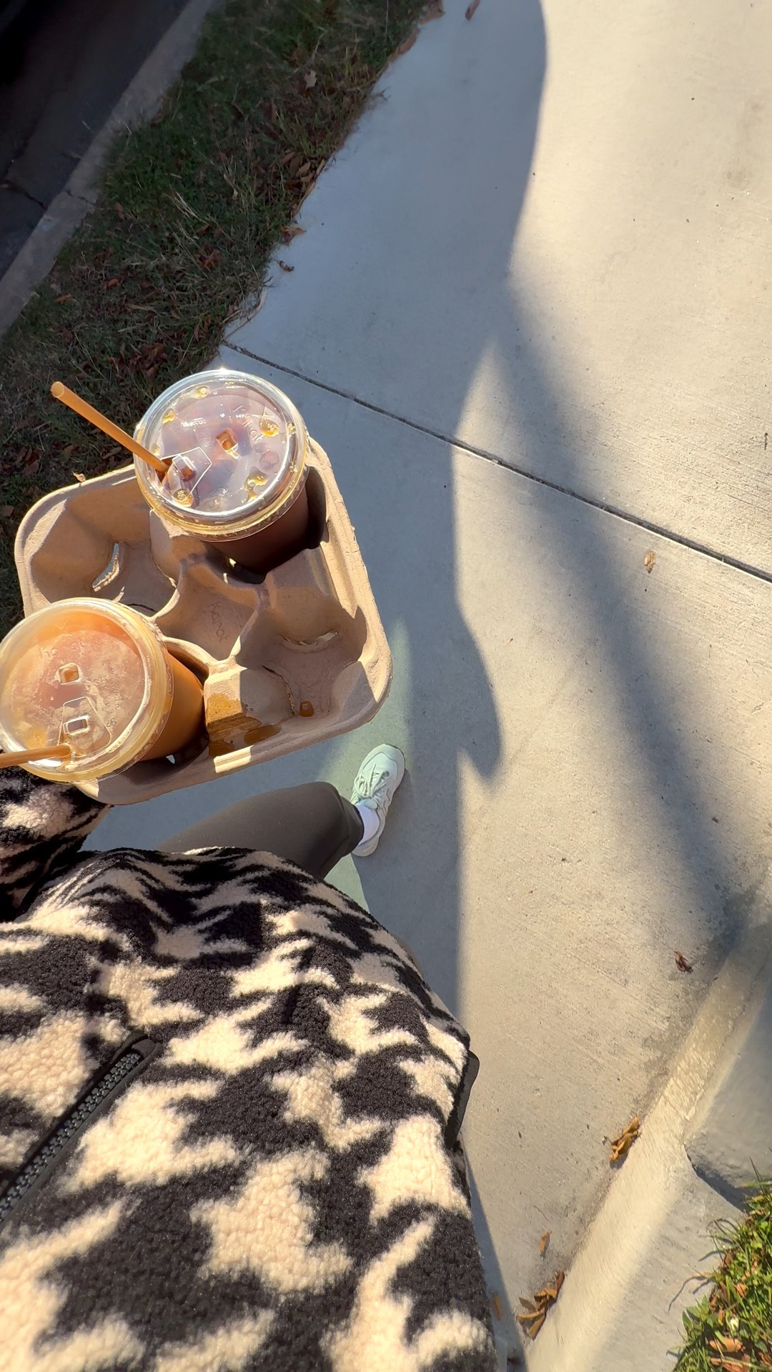 Coffee run outfit 🖤 This houndstooth pullover is so cozy and perfect for the winter! I got a medium!

#LTKdayinmylife #LTKselfcare #LTKmomlife