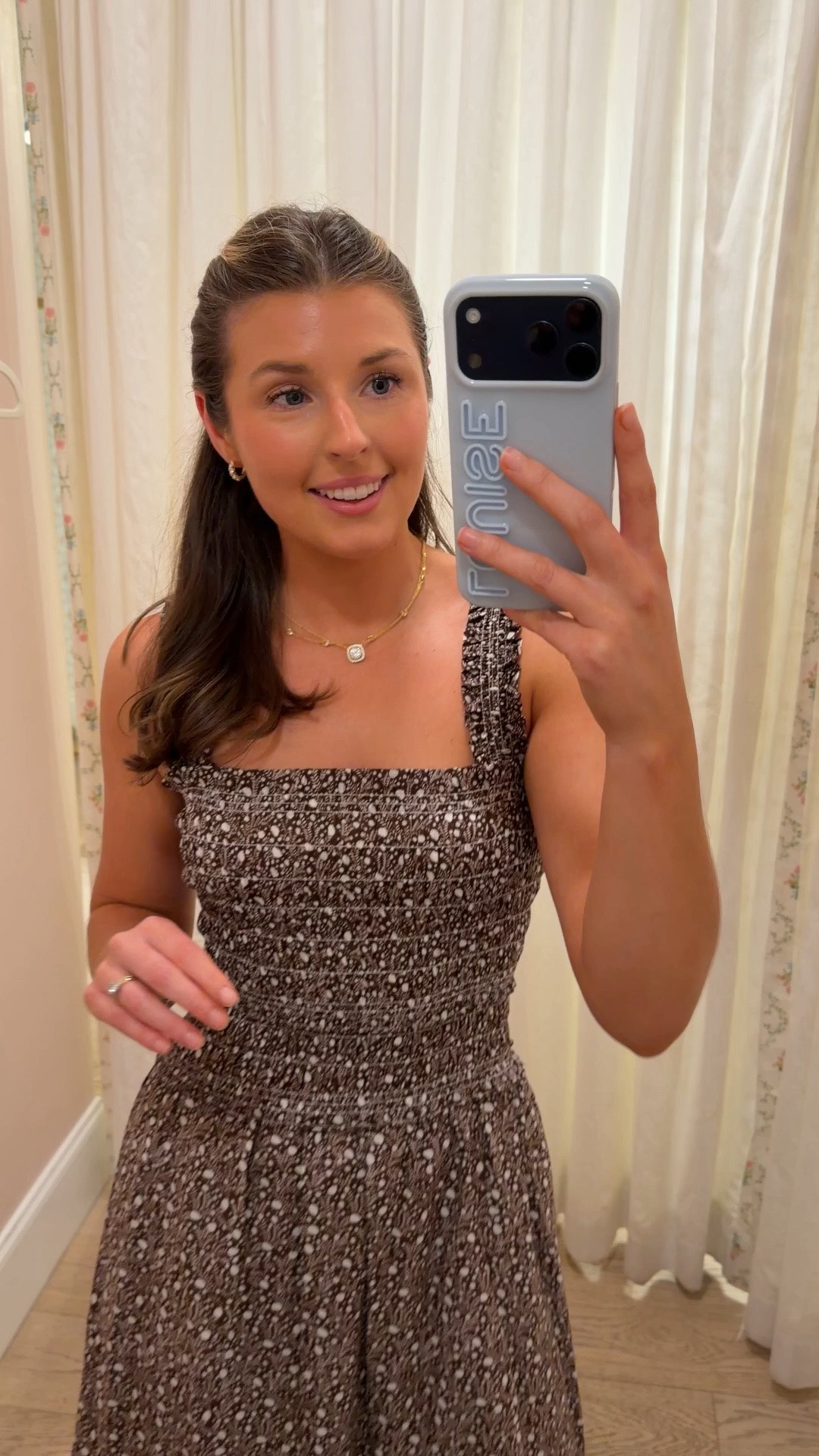 Perfect dress to take you from summer to fall! Wearing an XS