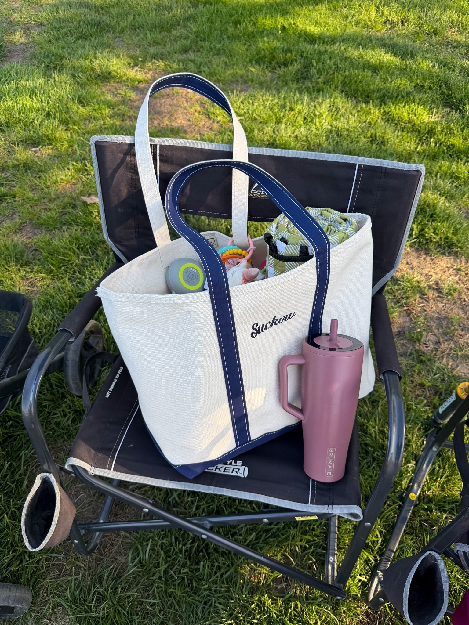 Sports mom on the go must haves! 

This is the large L.L. Bean boat tote with long handles

￼