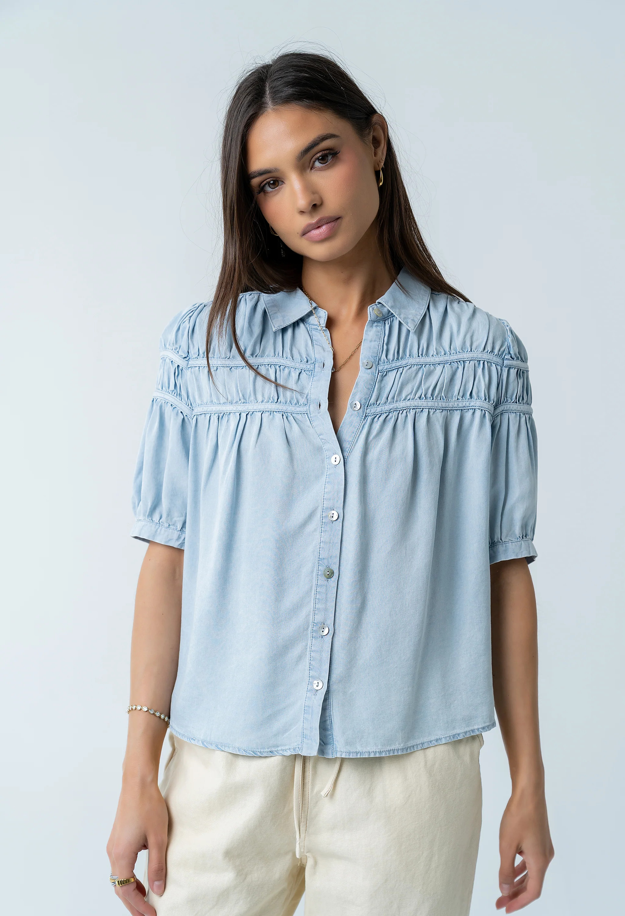 Whitney Button Up Blouse in Light Wash | Böhme US