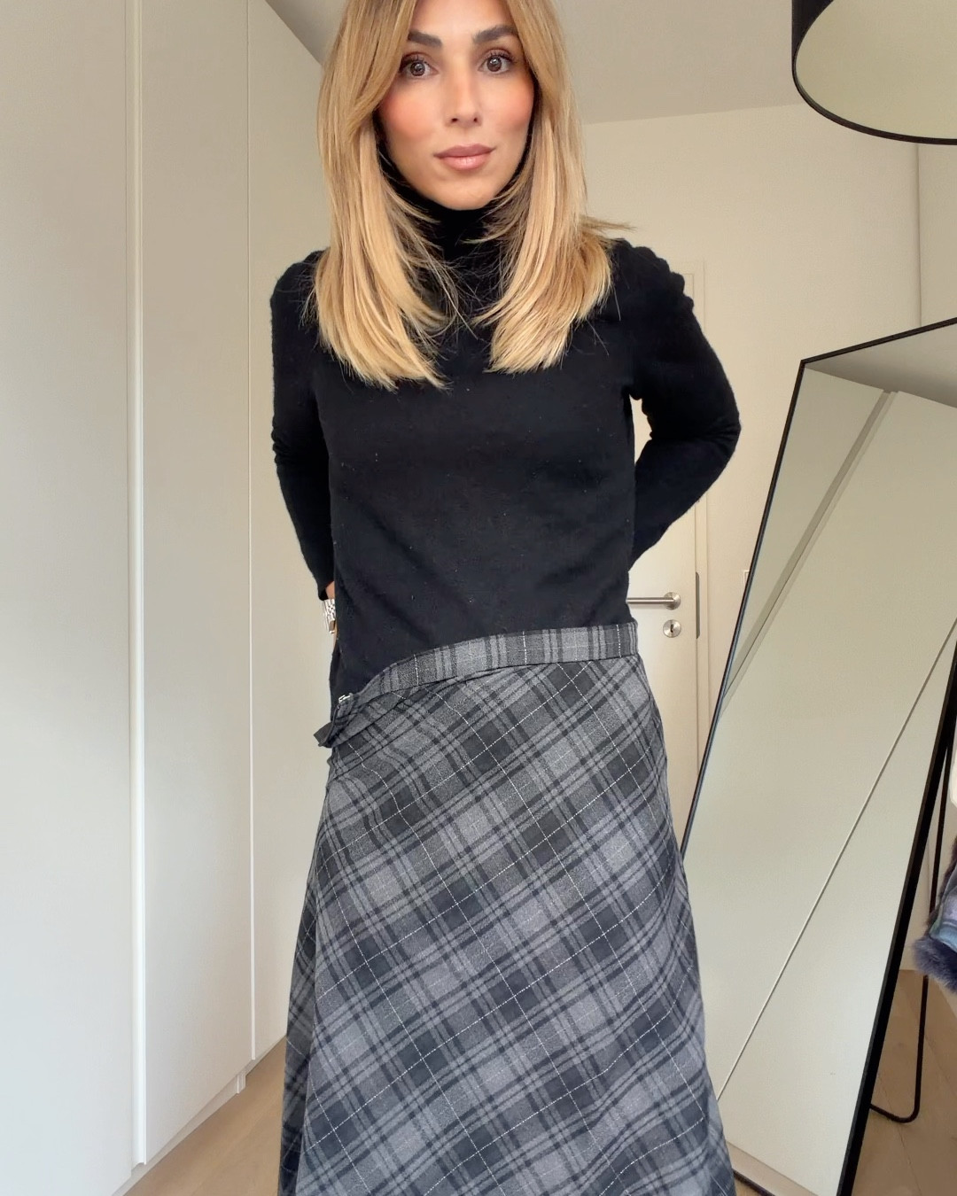 Look of the Day - midi skirt via H&M 

#LTKstyletip #LTKworkwear #LTKautumn