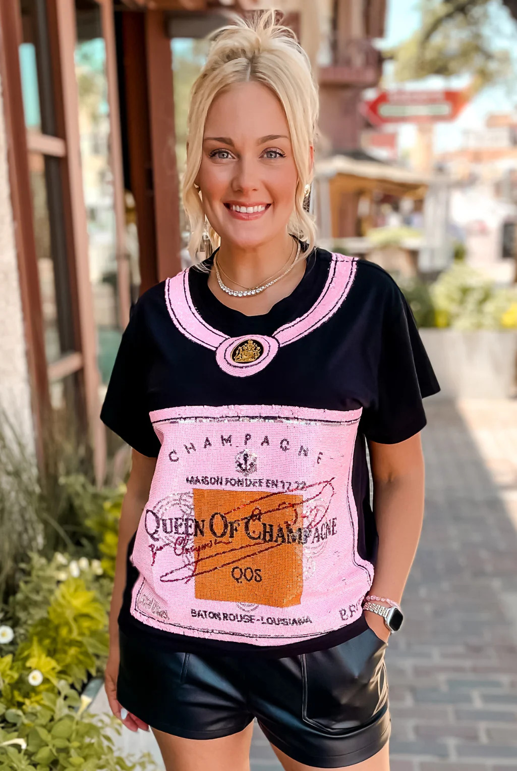 Queen Of Champagne T-Shirt Extra Small | Tucker Brown