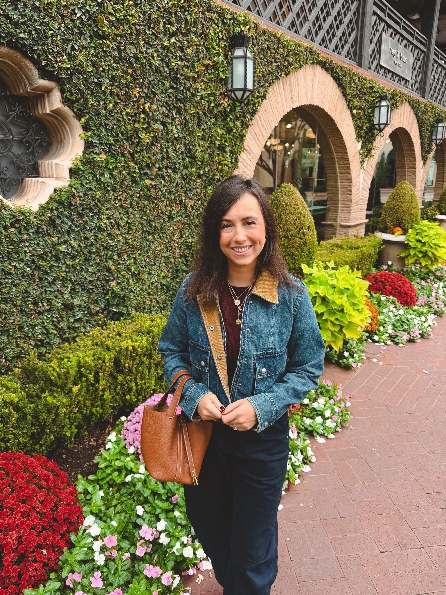 Obsessed with these  utility barrel leg pants in navy! 



#LTKootd #LTKFindsUnder100 #LTKSeasonal