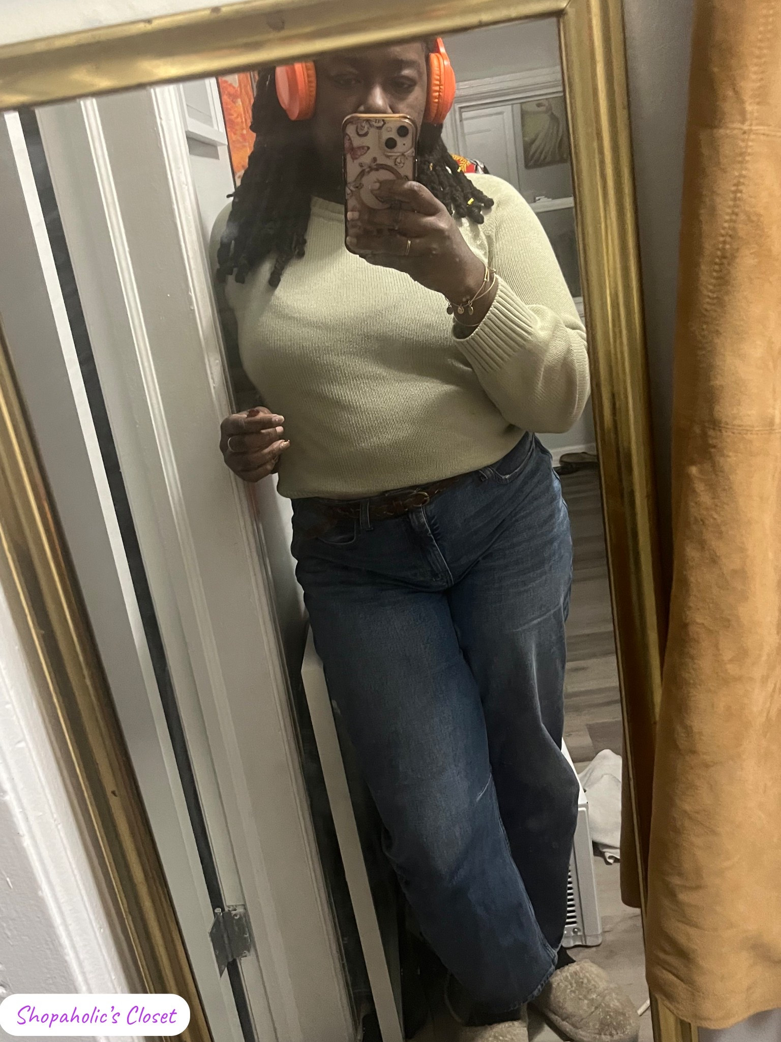When it’s cold like this my style is pretty basic. Jeans and a sweater. Stay warm today.

#shopdeescloset #shopaholicscloset

#LTKMidsize #LTKootd