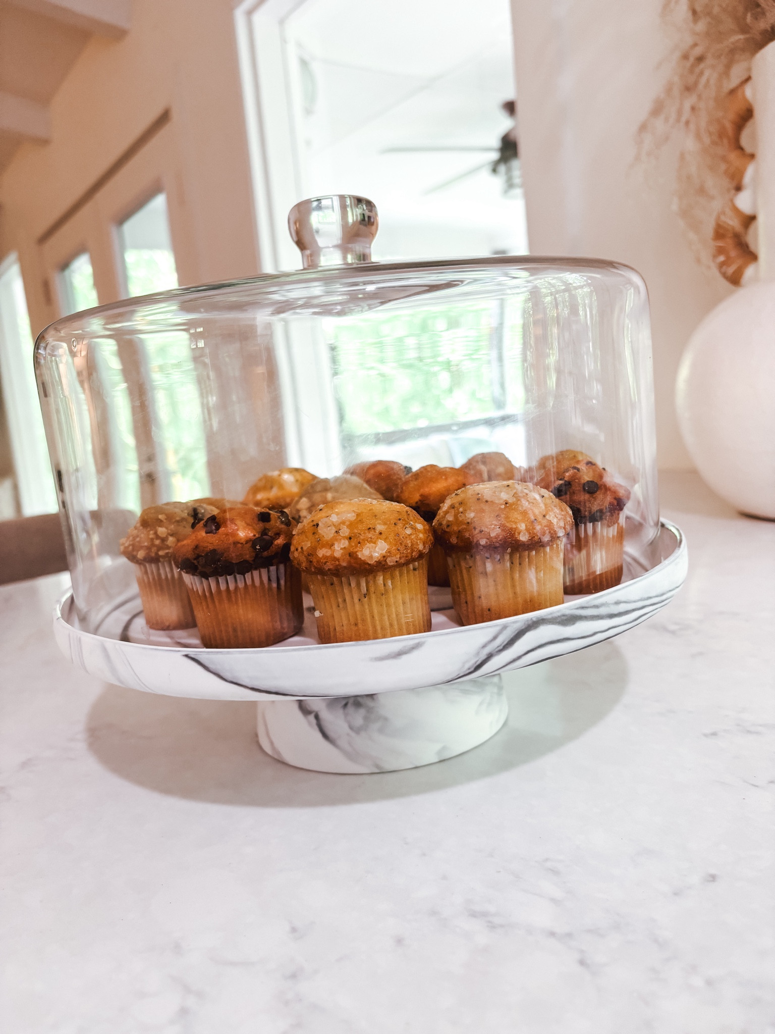 Cake stand with glass lid that keeps my pasteries (aka muffin) fresh all week long! So cute to leave sitting on the kitchen counter too 🧁 under $50!

#LTKU #LTKFindsUnder50 #LTKHome