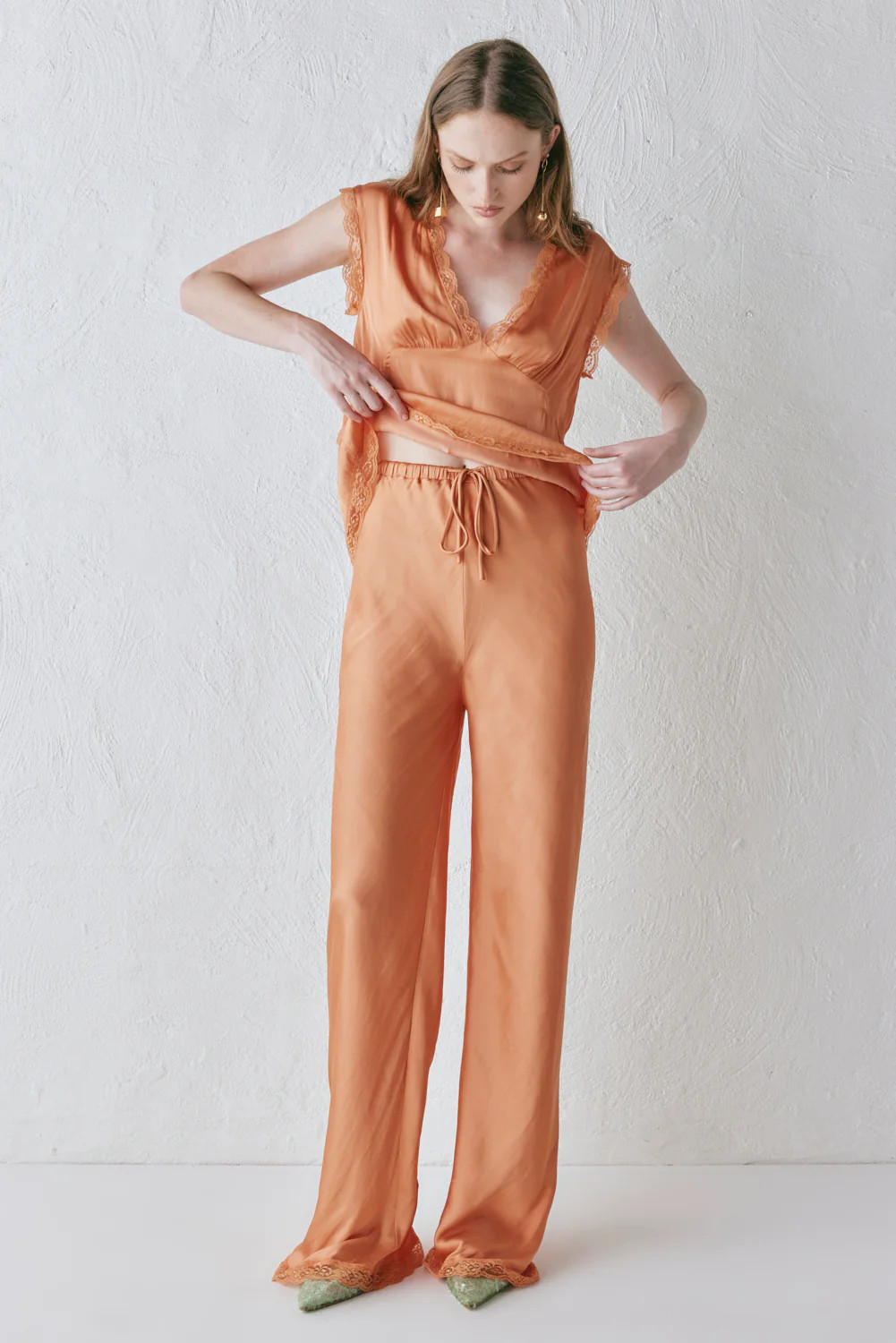 Josefin Satin Pants Peach | VRG Grl