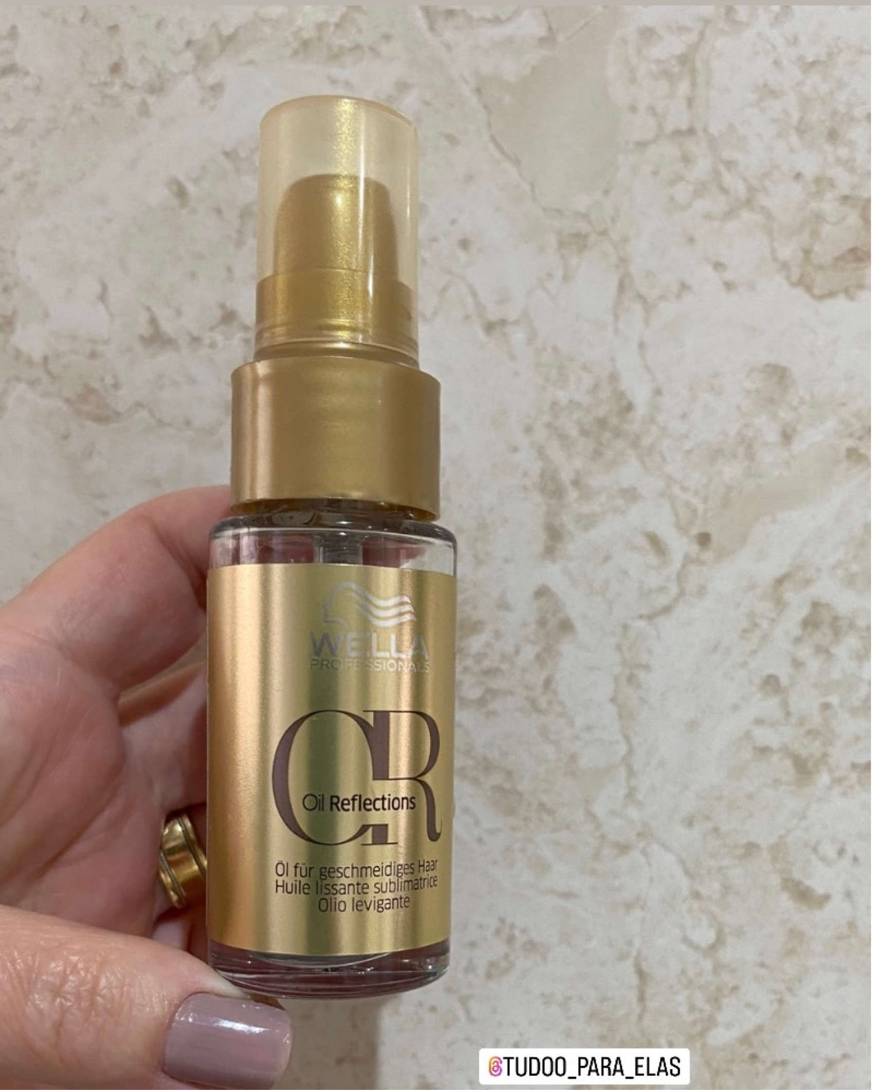 Óleo Capilar Wella Professionals Oil Reflections

Um dos meus produtos queridinhos, Oil Reflections Wella, é indicado para todos os tipos de cabelo.
Pode ser usado como leave-in, tratamento noturno e antes do shampoo.
Deixa o cabelo impecável, possui proteção térmica contra secador; protege a cor do cabelo; nutre; deixa o cabelo macio e com efeito gloss.
Não deixa o cabelo oleoso e nem
pesado.


#LTKAcademy

#LTKbrasil #LTKfamily #LTKbeauty