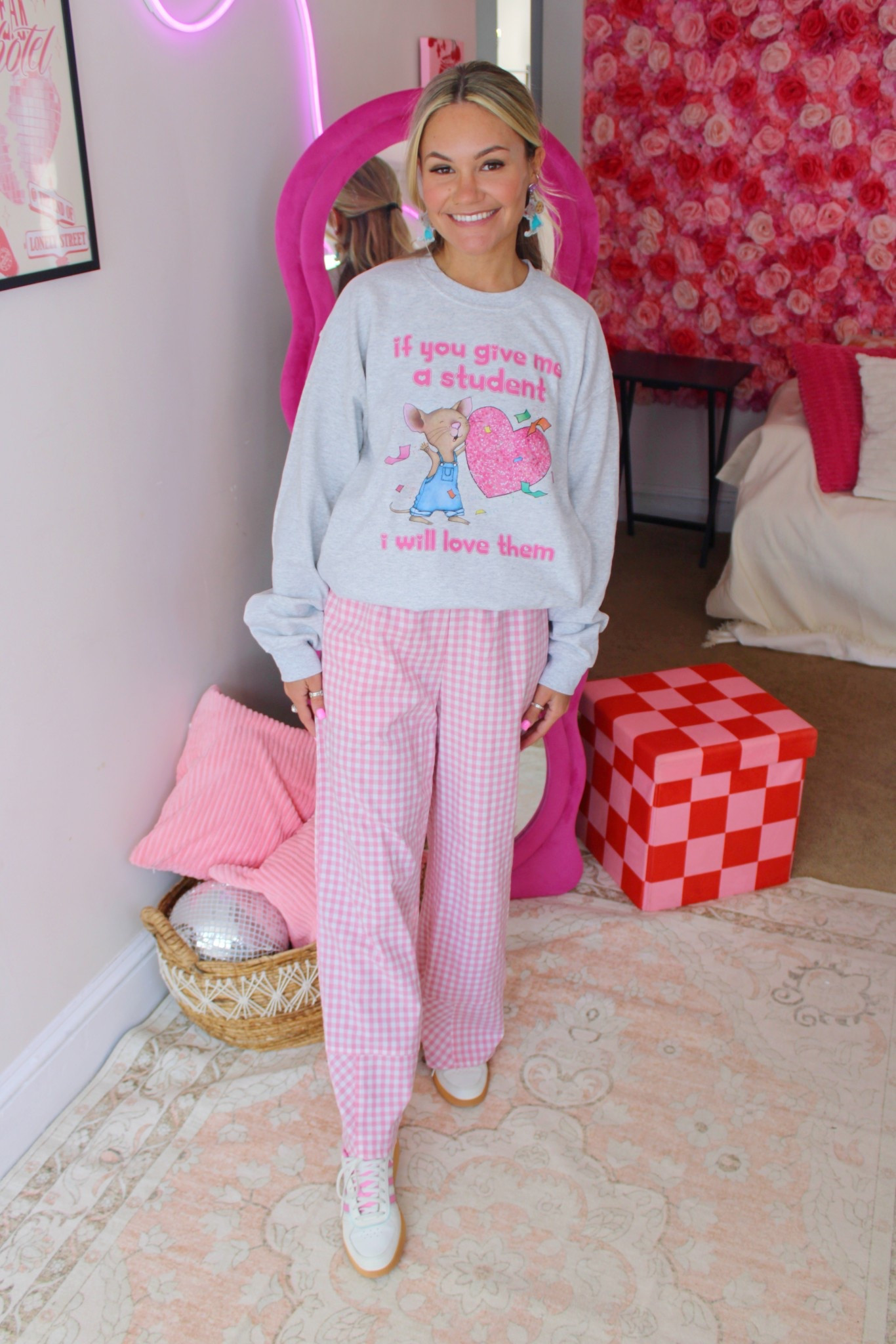 Teacher Valentine’s Day ootd

Sweatshirt from Crunches and Crayons code Mo_Jewells15 🩷

#LTKootd #LTKSeasonal #LTKValentine