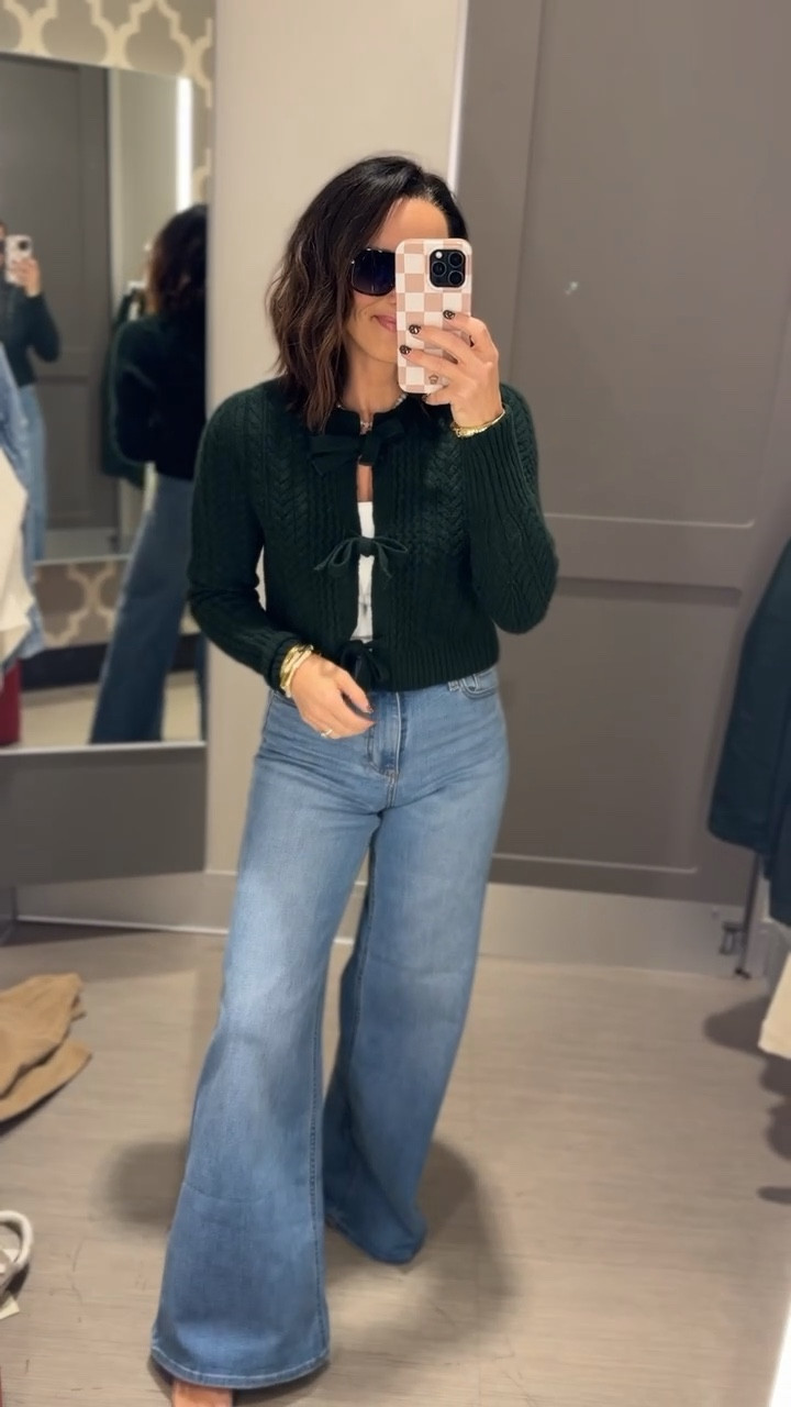 Y’all how adorable is this bow cardigan?? Super chic and soft, doesn’t itch at all.
Comes in 2 other super cute colors and runs TTS.


Fall fashion, women’s sweater, winter vibes, cardigan, Target style, VintagePickin

#LTKStyleTip #LTKHoliday #LTKFindsUnder50