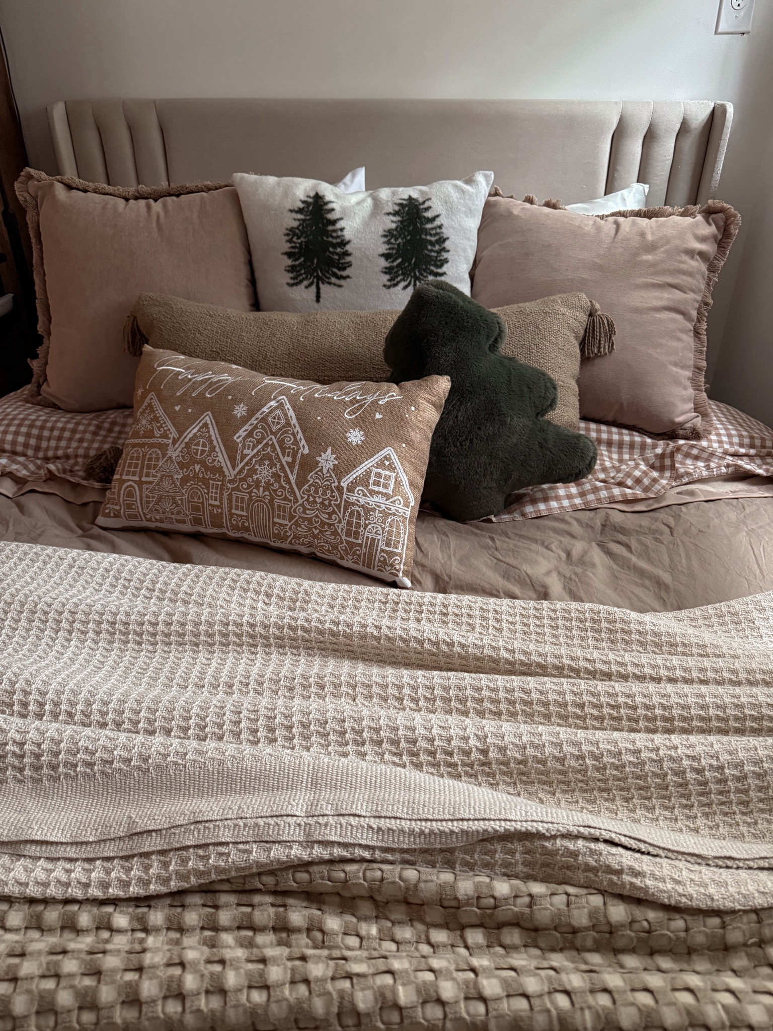 Cozy bedding, holiday pillows, tree throw pillows

#LTKHoliday #LTKSeasonal #LTKHome