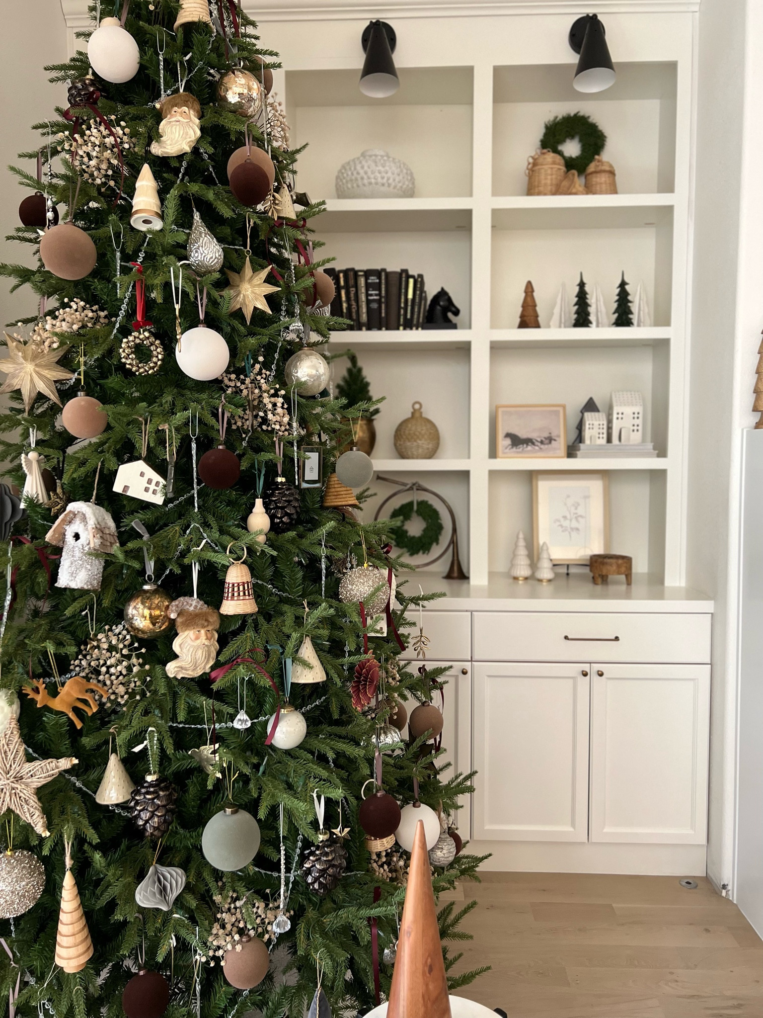 Christmas tree and ornaments ✨

Christmas ornaments, 

#LTKhome #LTKstyletip #LTKHoliday