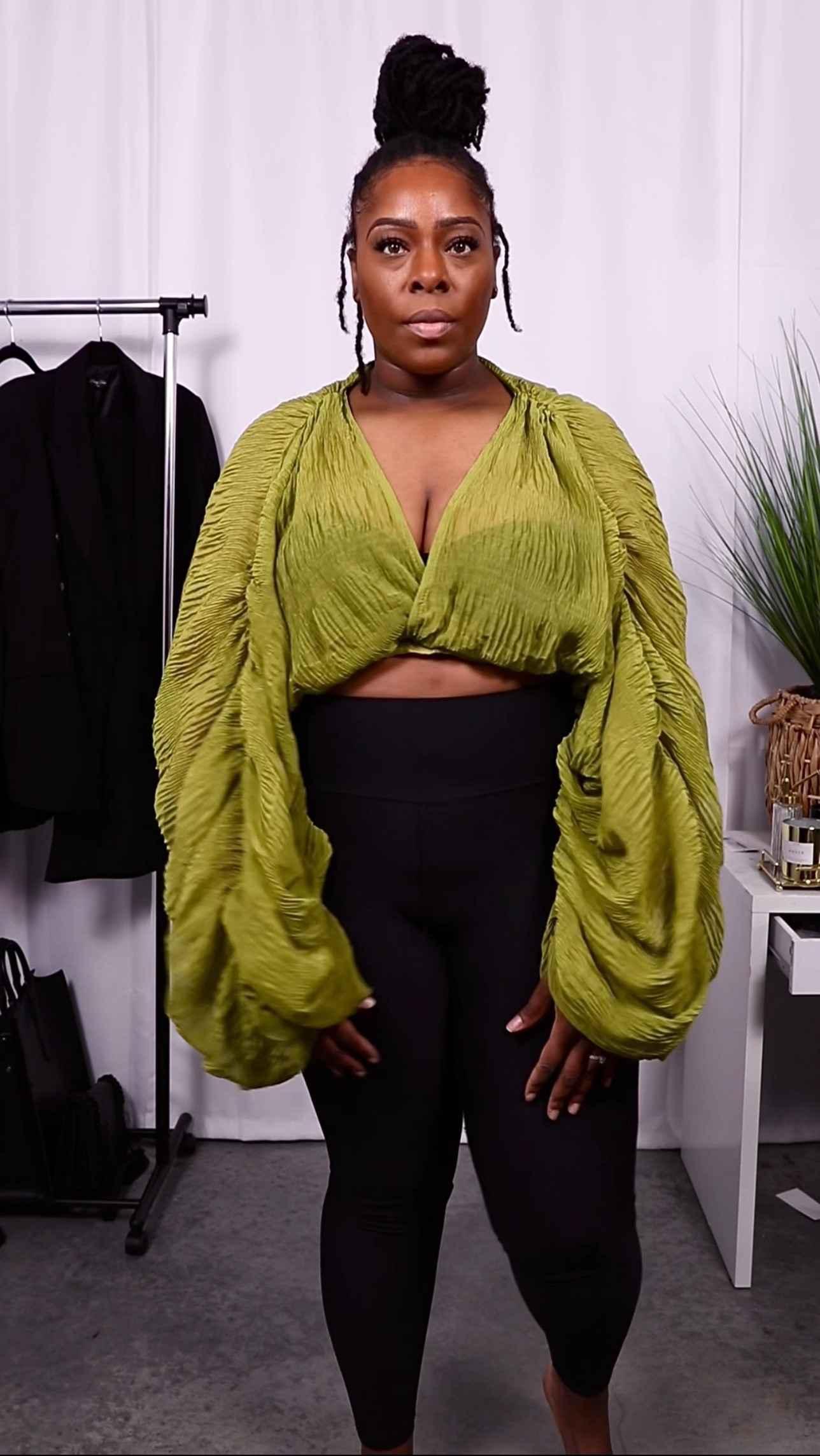 Spring time is coming up and I know a lot of people are about to go on vacation for spring break so I figured this is the perfect time to share my hack for this viral top that I know we’ve all seen 😍

If you haven’t already gotten it, let me show you a quick and easy way to make sure it fits perfectly 💕

Now, of course, this is for my girlies with long arms 🦒 But if that’s not you, I hope the Tryon helps you figure out if it’s a piece you’d love!!



I have on an XL 🫶🏾🫶🏾

My Measurements: Bust 40” | Waist 38” | Hip 53” | Inseam 36”  Height 6ft with a short torso | Weight: 230+ Ibs & pear / hourglass shaped 

size 14 style, size 16 style, size 14 outfits, size 16 outfits size 18 style size 16 outfits Styletips #howtostyle #plussizestyle #tallgirlstyle #fashiontips #curvystyle #midsizestyle #momstyle #stylehack #vacation #resortwear