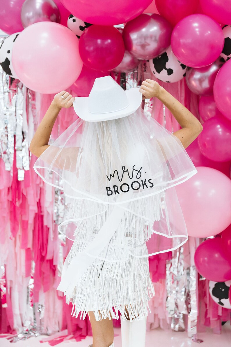 Custom Last Name Veil // Bachelorette Trip Bridal Shower - Etsy | Etsy (US)