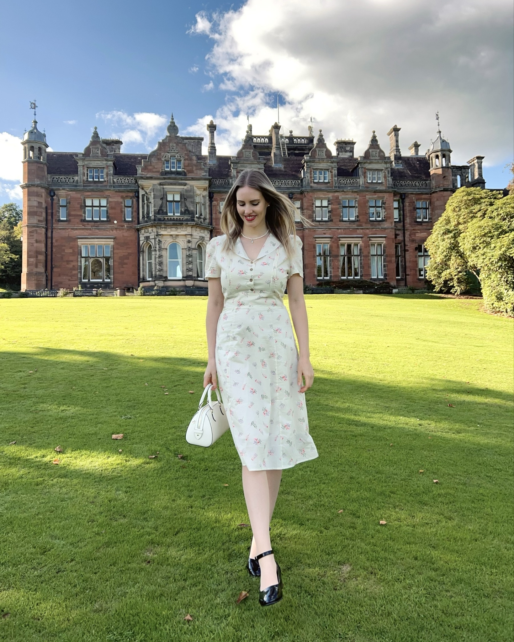 1940s tea dress 🌿🤍 by @retrostage_official @retrostagede @retrostage.fr AD Discount code PR10Loretta for 10% off 

I’m wearing the “Pure Cotton Beige 1940s Puff Sleeves Floral Dress”

@katespadeny bag from @secretsales AD 

#retrostage #katespade #secretsales #fashionblogger #fashionstyle #styleinspiration #outfitinspiration #fashion #style #summer #autumn #summerdresses #summerfashion #autumnfashion #autumnstyle #autumnvibes #vintage #vintagefashion #vintagestyle #vintageaesthetic #vintageoutfit #parisian #retro #retrodress #retrofashion #nature #自然 #时尚

#LTKstyletip #LTKdresses #LTKautumn