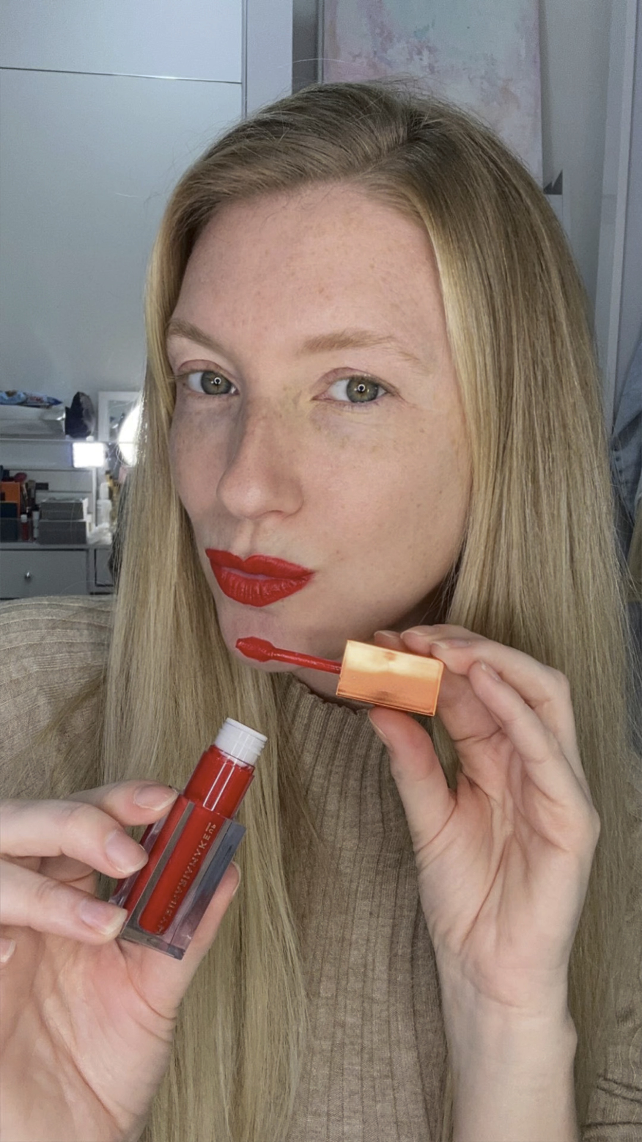 Será que loira fica bem de batom vermelho? ❤️💄💋 
Essa é a cor Vermelho EPIC da @marimariamakeup ❤️ 

#LTKbrasil #LTKVideo #LTKbeauty