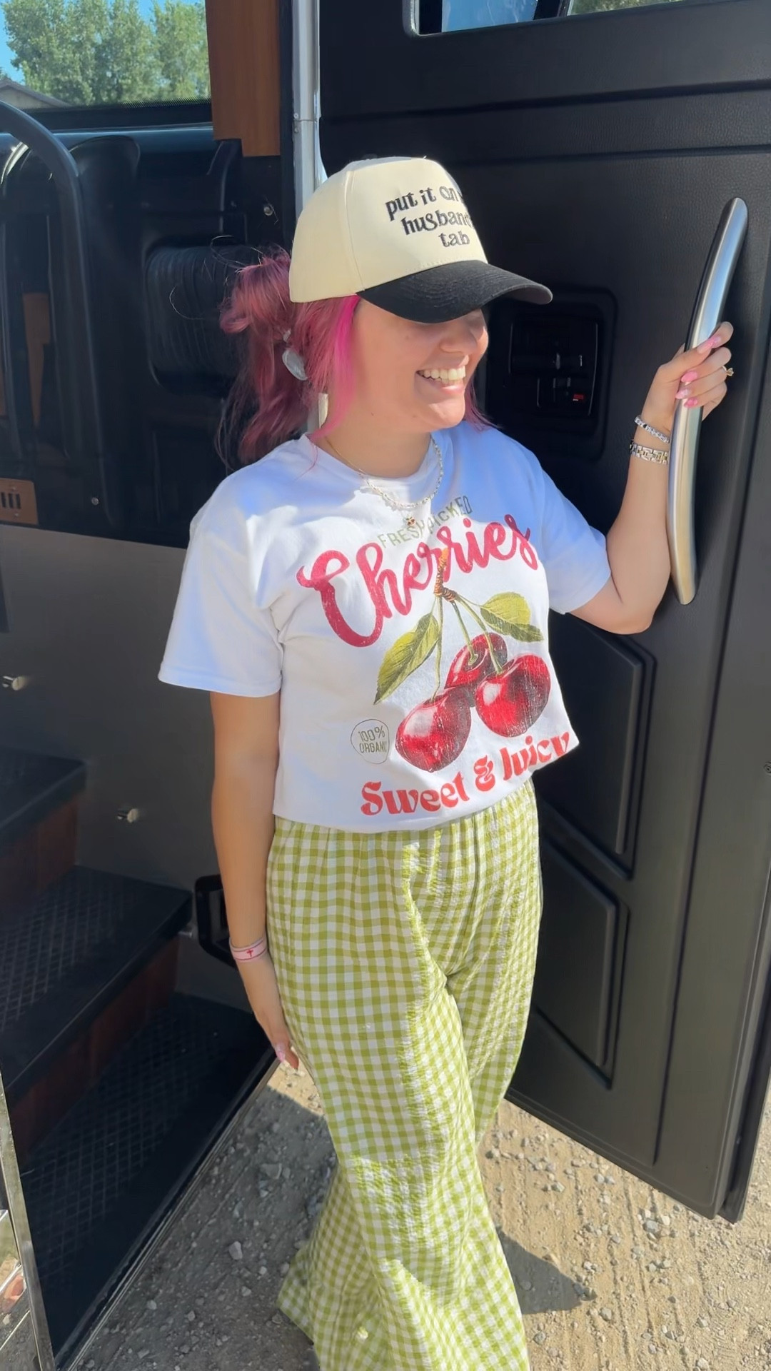 the perfect farmers market outfit 🍒