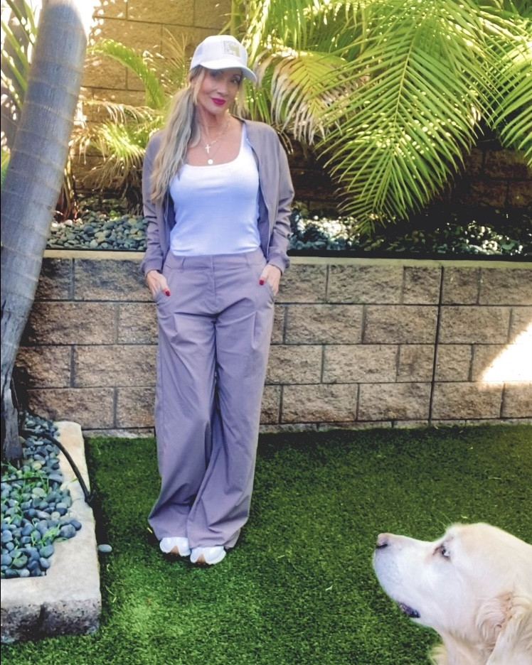 Comfy trouser and jacket set!🤎
Outfit-SML (runs big)From Fabletics 
Shoes-New balance

https://bit.ly/4gWDeoL

#LTKActive #LTKTravel #LTKWorkwear
