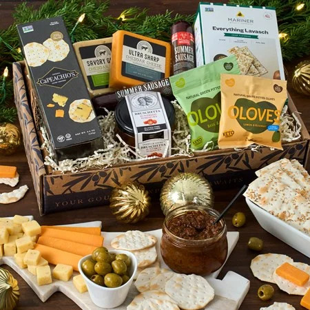 Christmas Gourmet Charcuterie Sampler | GourmetGiftBaskets.com