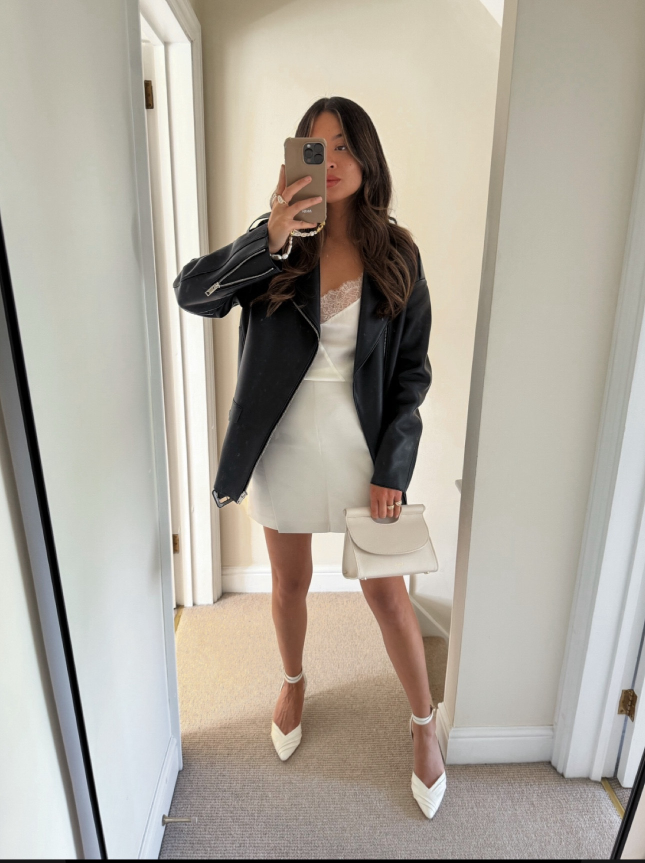 Dinner look 🖤 my shoes and bag are from @bobbies I wear a size M in the leather jacket! #leatherjacket 