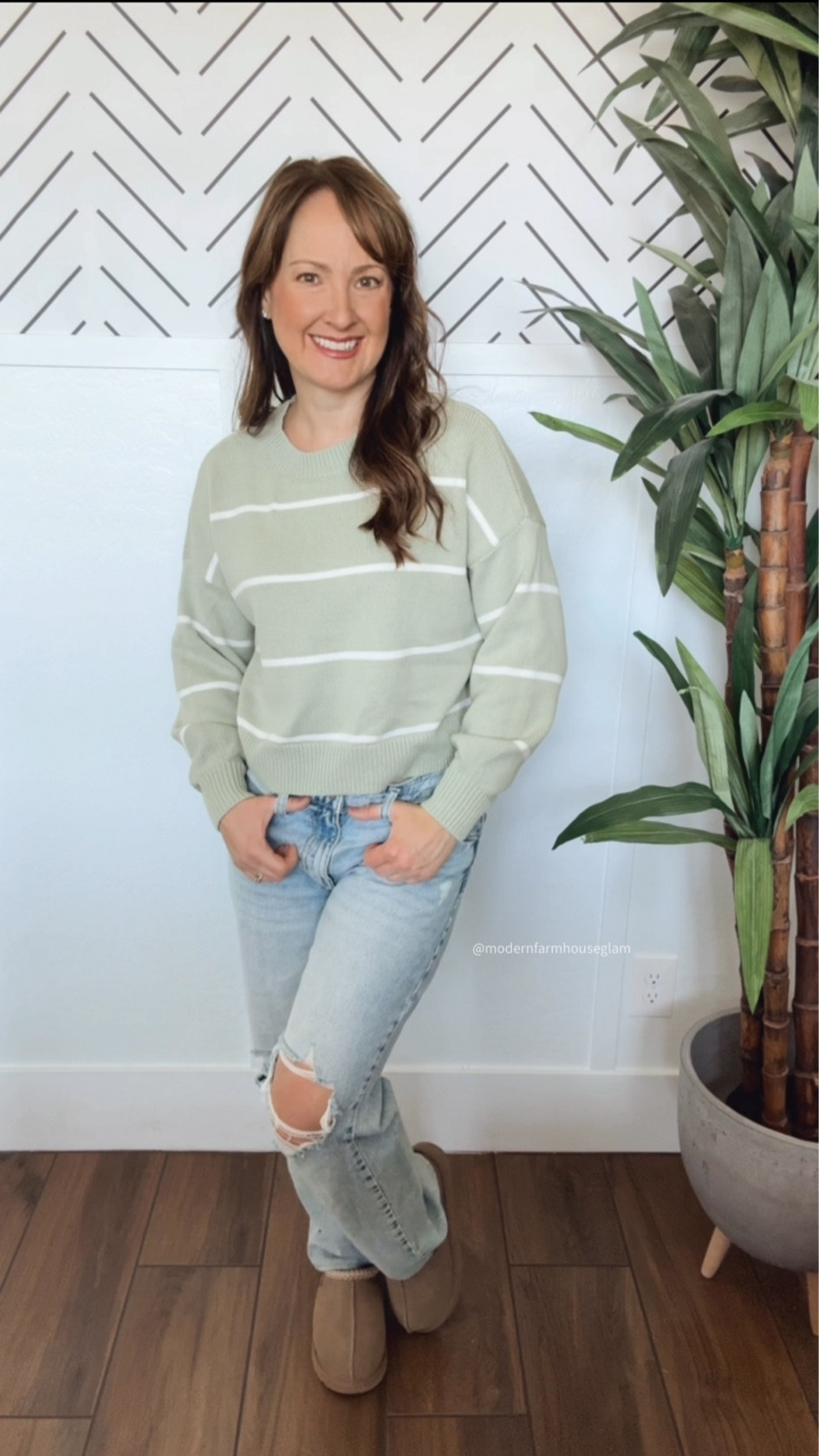 Hollister sweater, Uggs and jeans. Fall fits by Modern Farmhouse Glam 

#LTKShoeCrush #LTKStyleTip #LTKBeauty