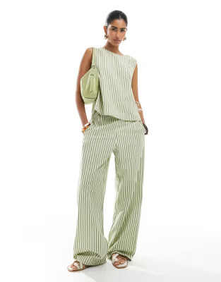 £22.00 | ASOS (Global)
