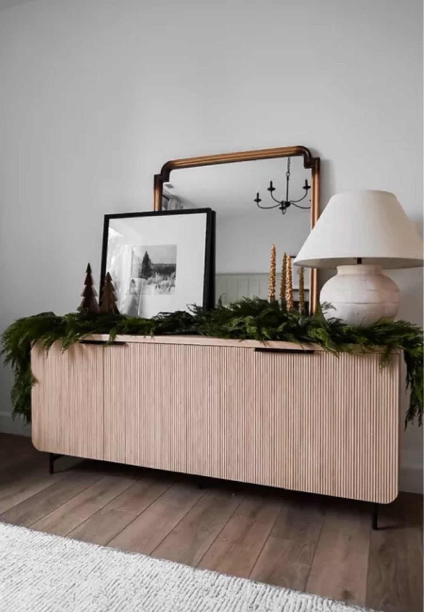 Decking the halls and bringing in all the holiday magic!✨

Home  Home decor  Home finds  Sideboard  Lamp  Garland  Neutral  Modern  Storage  Home organization  Functional storage  Mirror  Furniture  Furniture finds

#LTKHome #LTKSeasonal #LTKHoliday