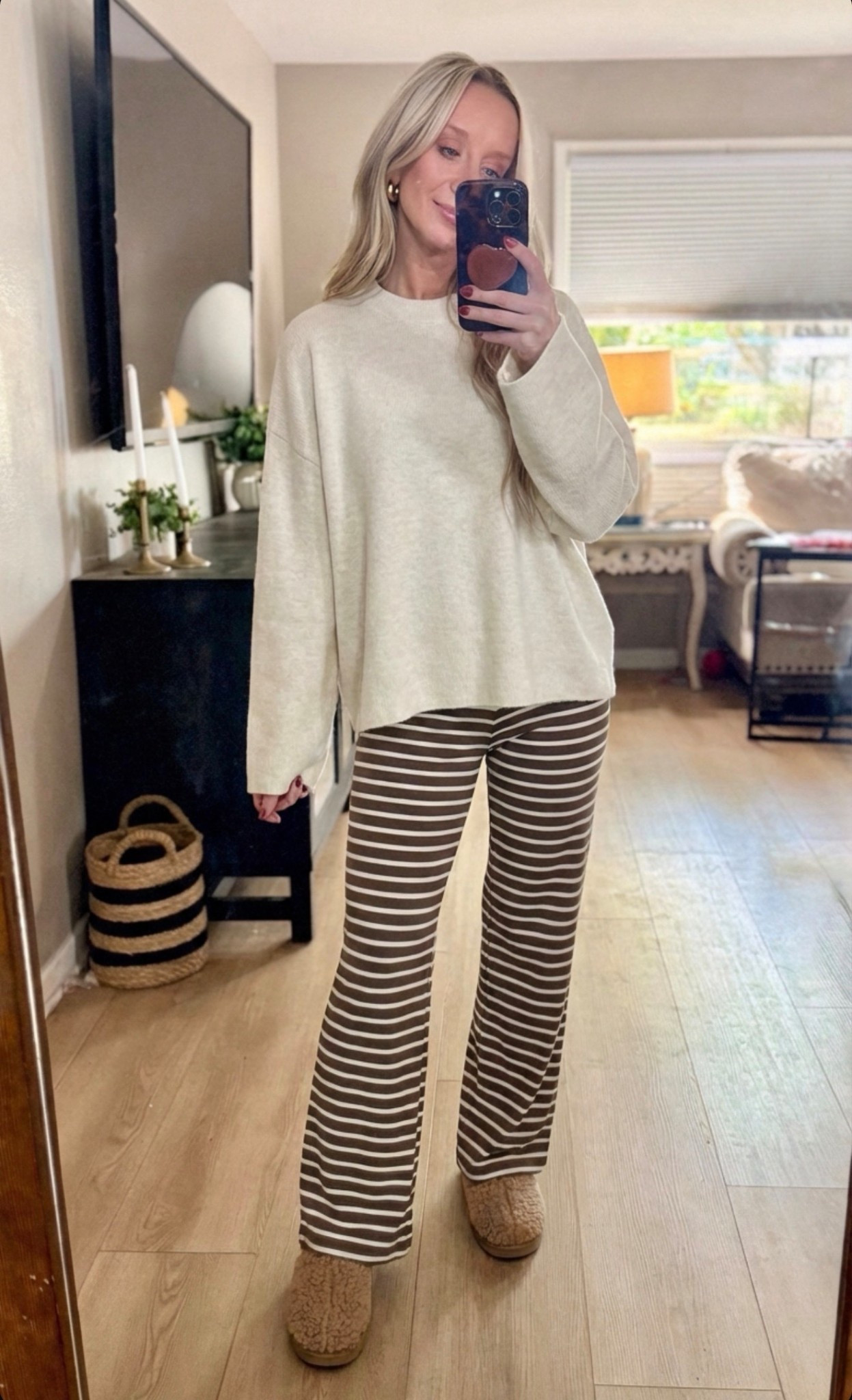 Give me all the comfy cozy outfits! I’m obsessed with these brown striped pants! Lightweight and perfect for spring! 

#LTKootd