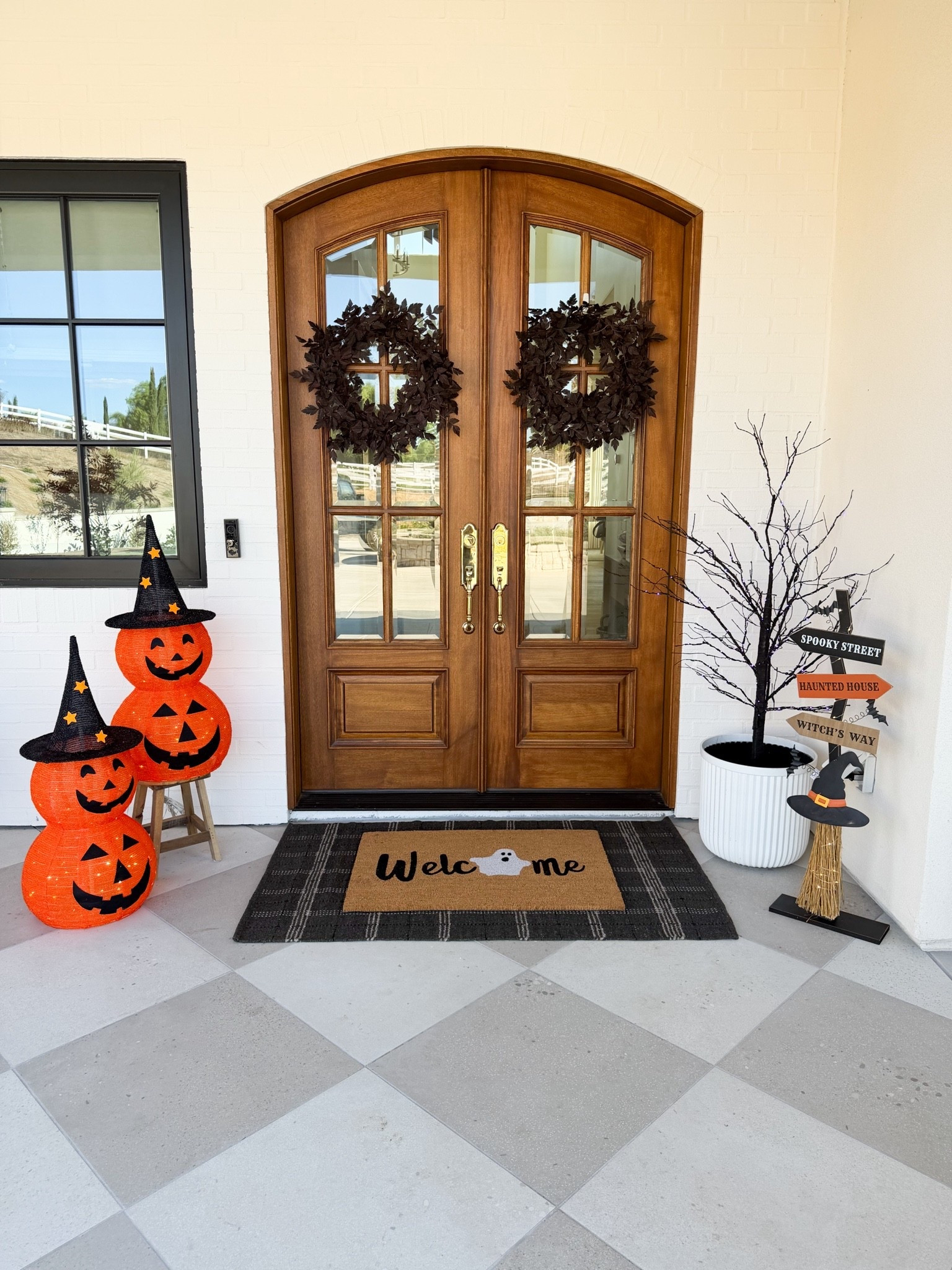 #AD I partnered with @wayfair and gave my front porch a Halloween refresh! #WayfairPartner #Wayfair
