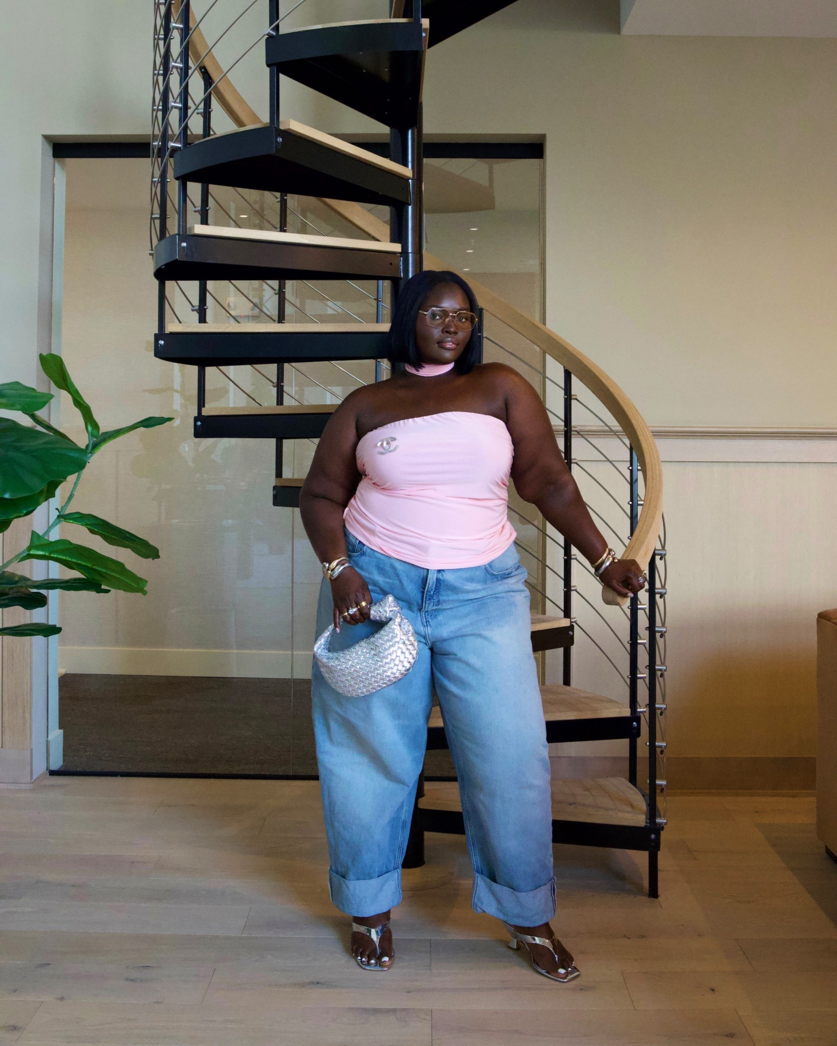 The perfect summer look. You can’t go wrong with a tight top and loose jeans. Finally found the perfect barrel jeans and to say I’m obsessed with this look would be an understatement ✨ #plussizeoutfit 

#LTKSummerEdit #LTKStyleTip #LTKPlusSize