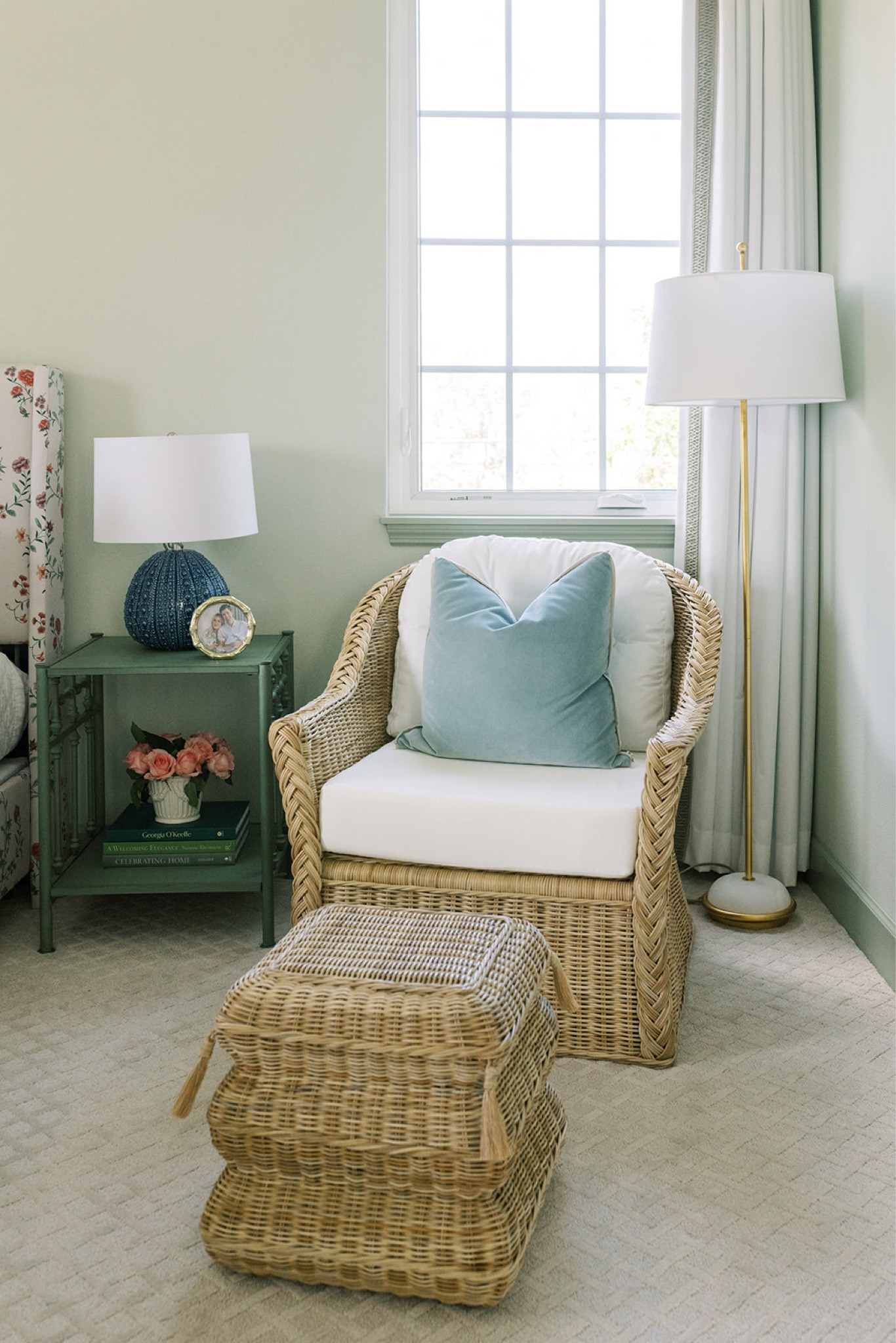 Cozy corner in our guest room 🫶🏻

#LTKHome #LTKStyleTip #LTKGiftGuide