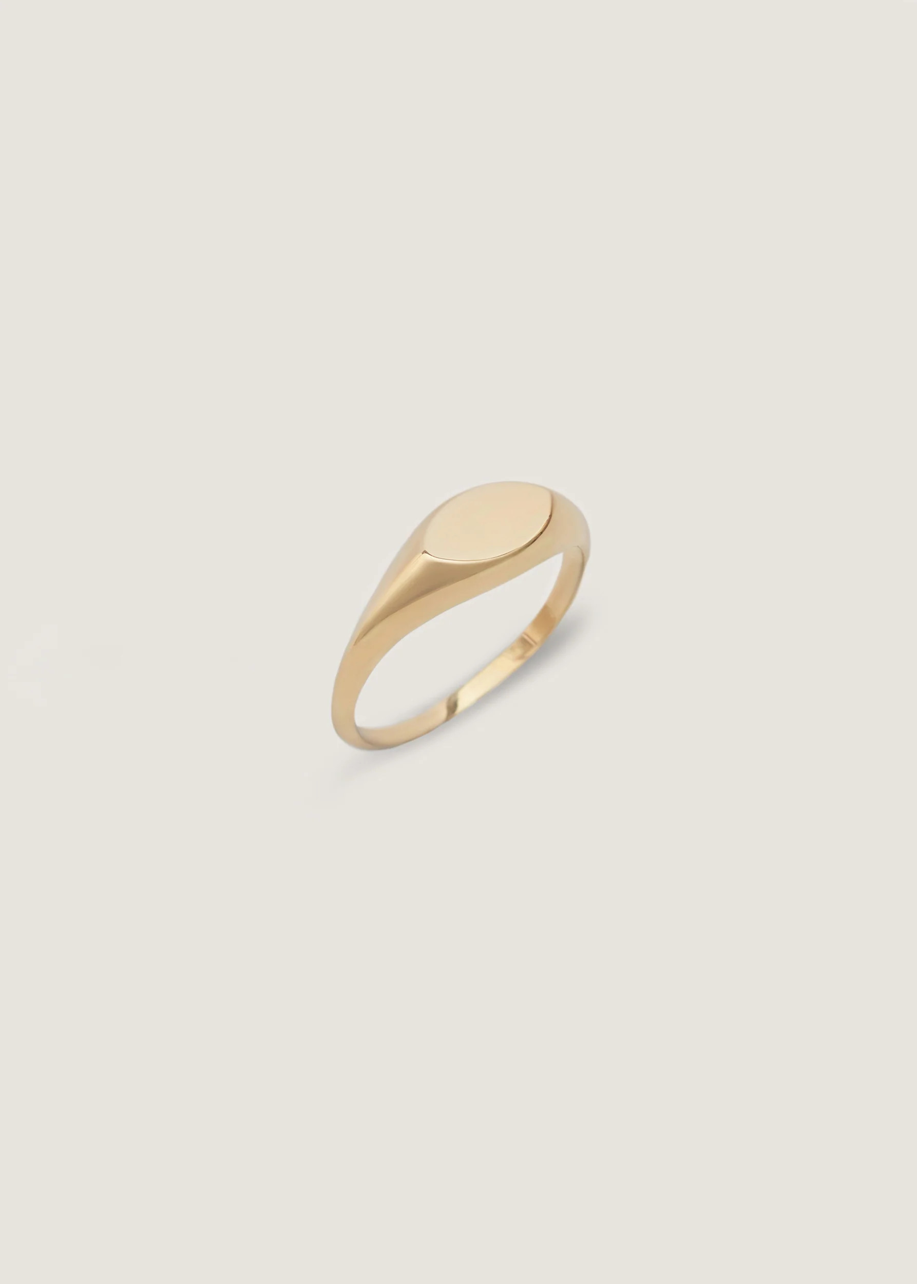 Eloise Oval Signet Ring | Kinn