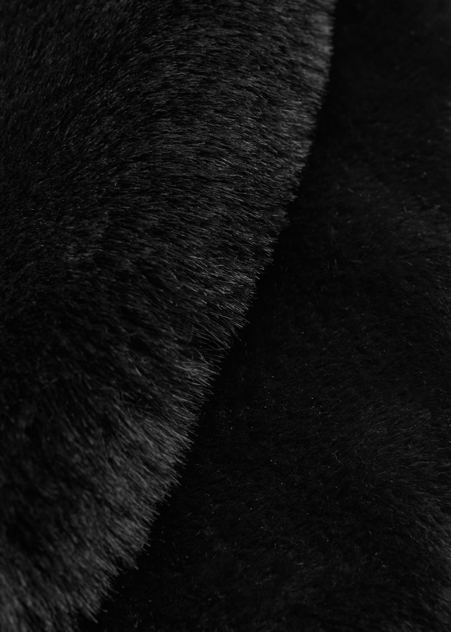 Faux-fur scarf - Women | MANGO United Kingdom | MANGO (UK)