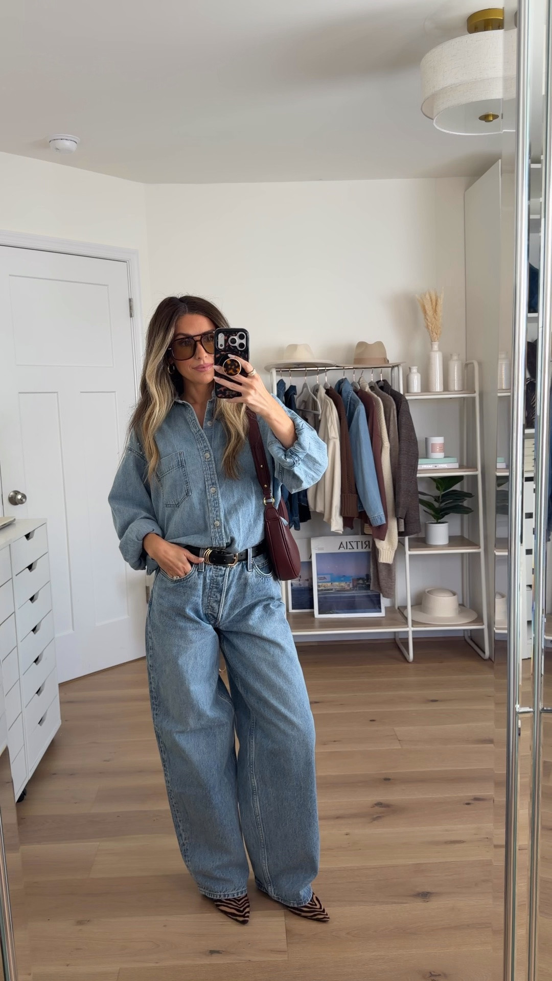 trendy but not tooooo trendy cool girl vibes ootd — size xs in the button down & 24 in the jeans but they run big so I should have sizes down!
