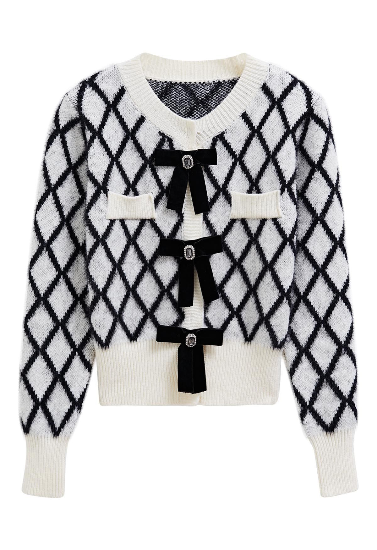 Fuzzy Diamond-Shape Bowknot Brooch Crop Cardigan in Cream | Chicwish