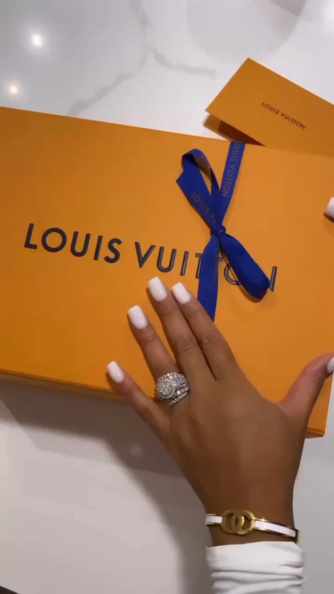 Unboxing of the Louis Vuitton Run 55- Seen in my last post 💚

#LTKShoeCrush #LTKActive #LTKStyleTip