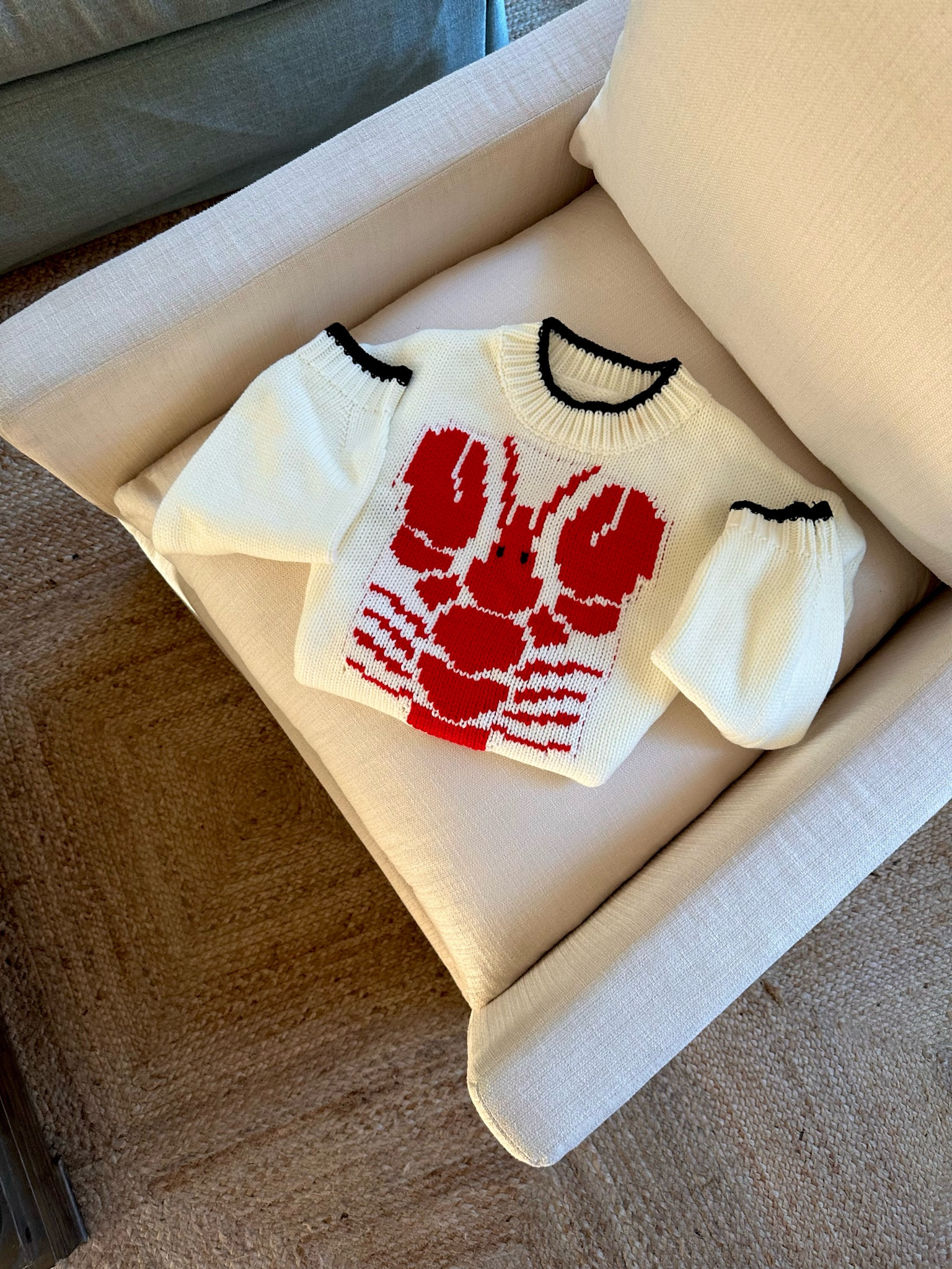 Pretending it’s warmer with this cozy, coastal sweater🦞

#LTKSeasonal #LTKFindsUnder50