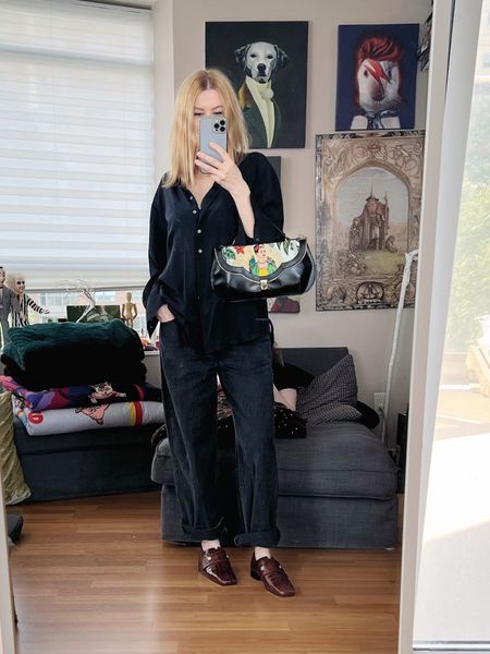 A black silk blouse is currently one of my most worn wardrobe items. It is so easy to wear and pairs with anything.
Jeans and shoes secondhand.

.  #summerlook  #torontostylist #styletips #fashiontip #StyleOver40  #poshmarkFind #thriftFind #secondhandFind #fashionstylist #FashionOver40  #MumStyle #genX #genXStyle #shopSecondhand #genXInfluencer #dadsandals #genXblogger #secondhandDesigner #Over40Style #40PlusStyle #Stylish40s #styleTip  #secondhandstyle 


#LTKshoecrush #LTKstyletip #LTKFind