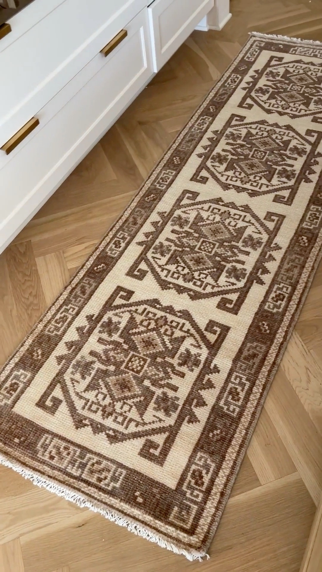 This beautiful kitchen runner comes in so many sizes and all are 40% off for #blackfriday


#LTKSaleAlert #LTKCyberWeek #LTKHome