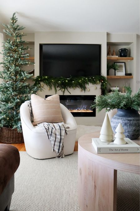 Christmas living room inspo



#LTKhome #LTKSeasonal #LTKHoliday