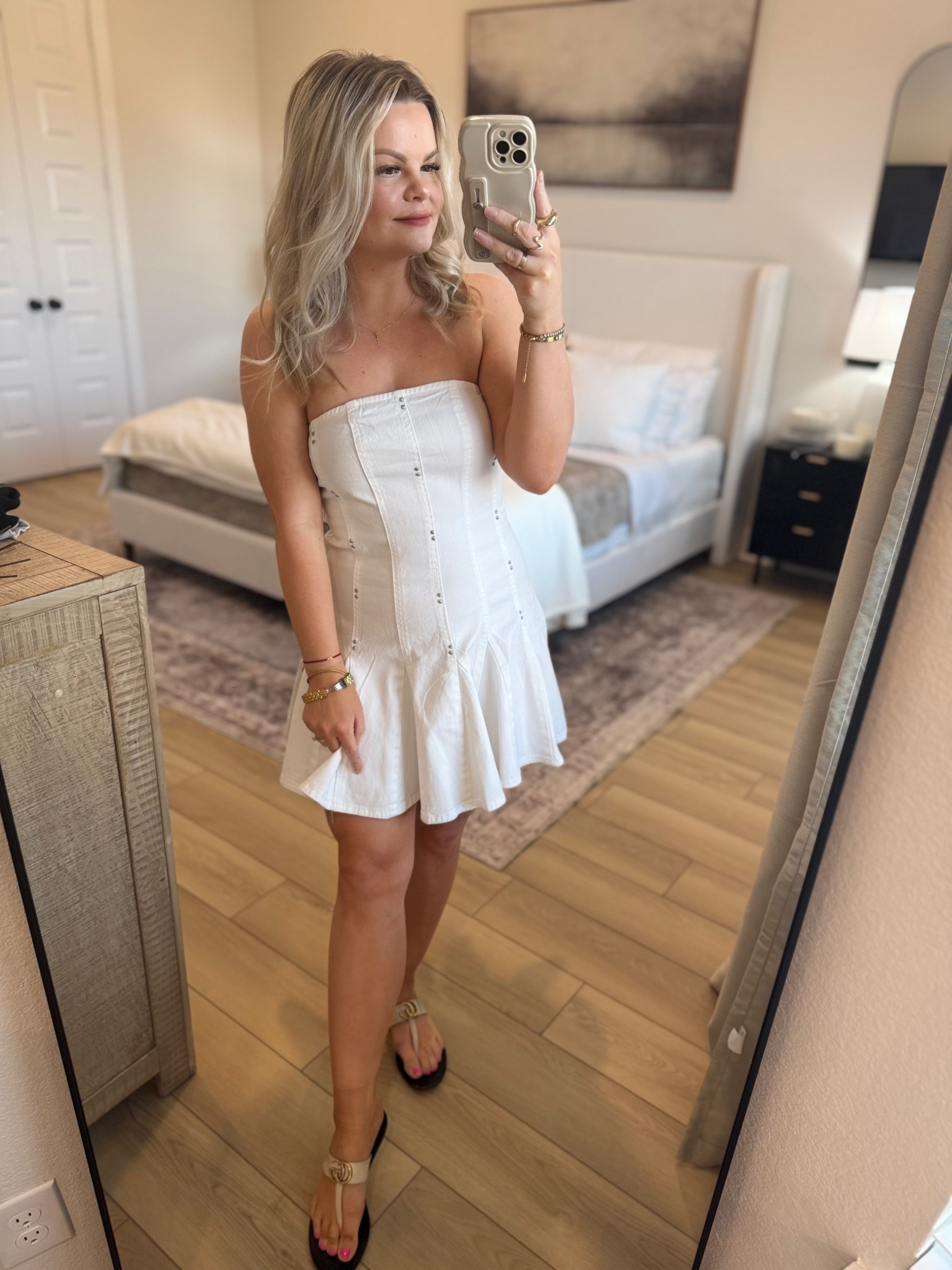White strapless denim dress


#LTKStyleTip #LTKFindsUnder50 #LTKSaleAlert