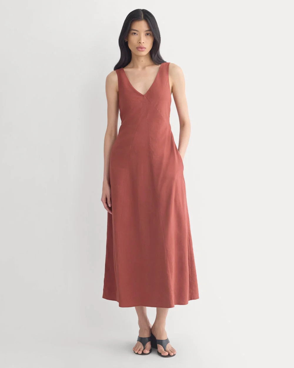 Deep V Seamed Dress in Stretch Linen | Black | Everlane