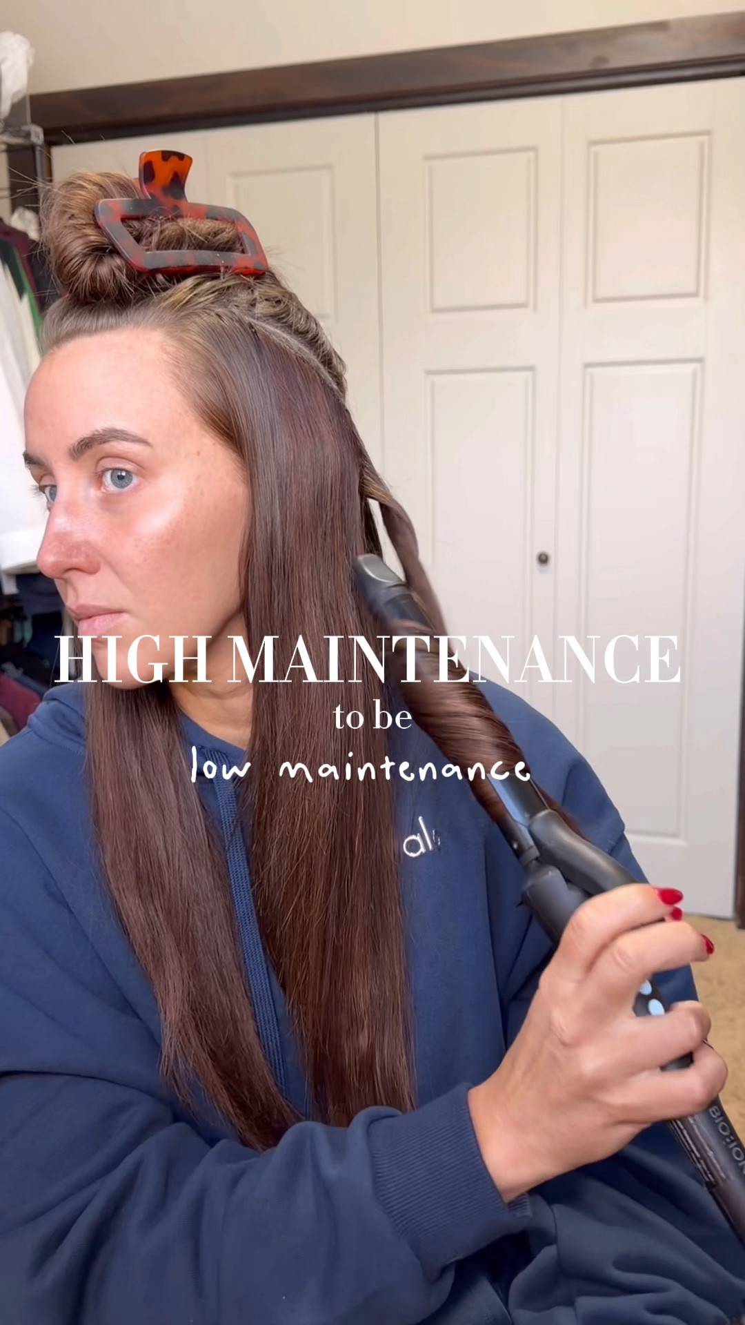 High maintenance to be low maintenance routine: hair care edition ✨ 🧖🏼‍♀️ 

Hair product use:
Shampoo
Hair gloss
Hydration mask (only on ends)
Conditioner 

Detangler 
Heat protection 
Scalp treatment 

Blow dry

Curl

Hair oil 