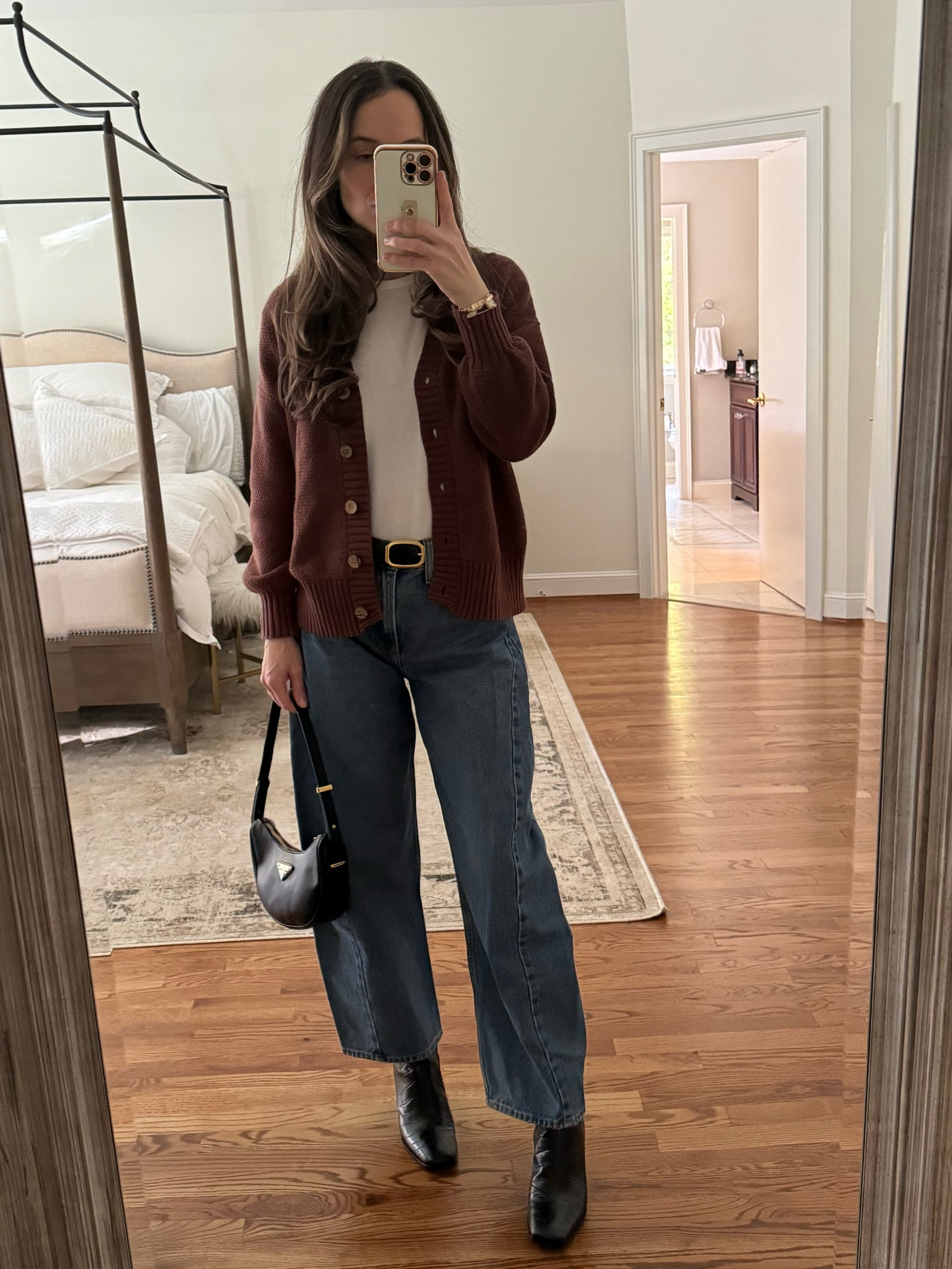  Barrel jeans outfit, these are mid rise and run large, size down one size (wearing 25 here, could be in 24)  

#LTKSeasonal