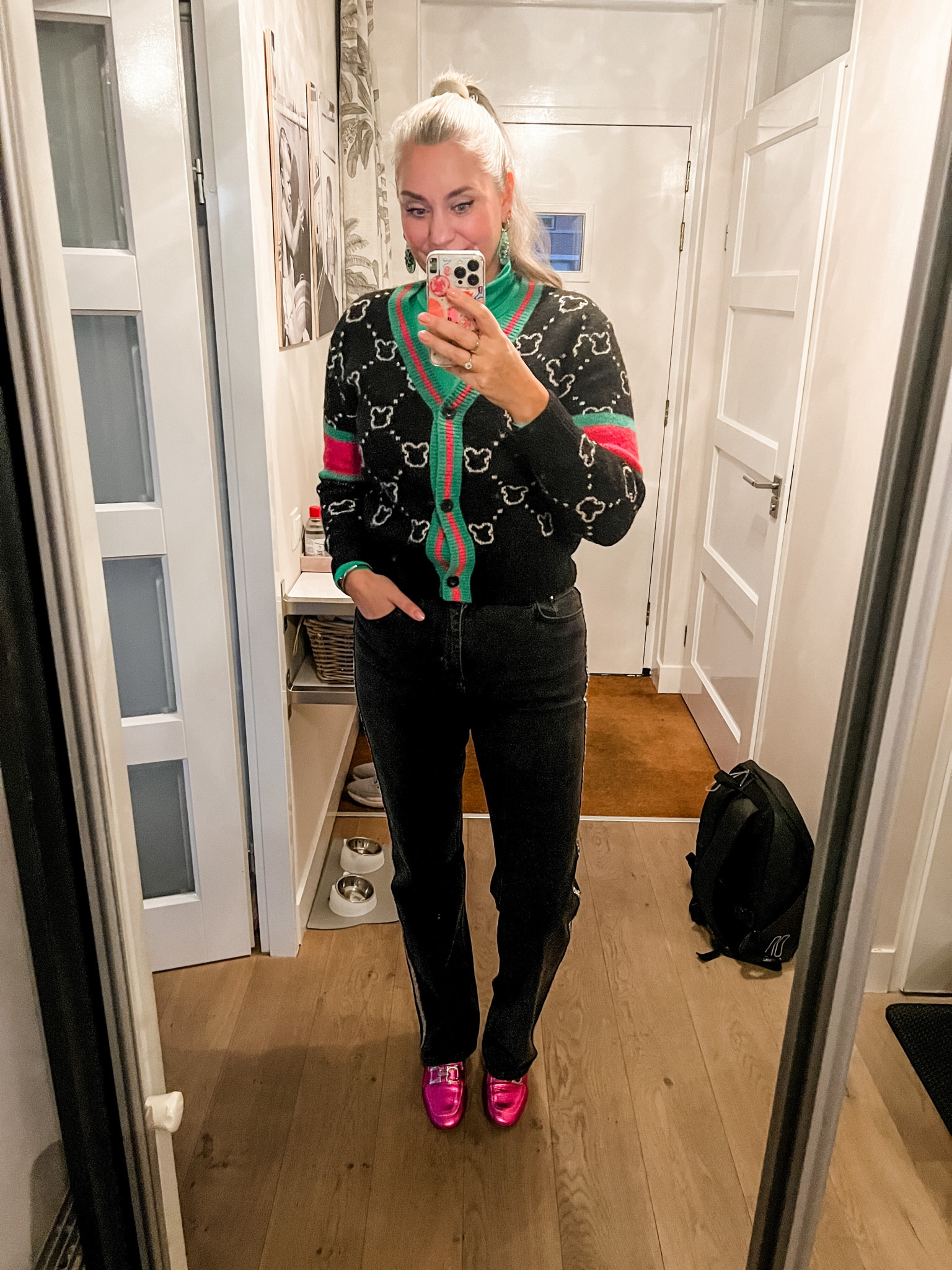 Ootd - Wednesday. Tall black straight jeans with sequin tape (https://most-wanted-nl.mtpc.se/4927676, xl), green turtleneck (HEMA, M), black, pink and green cardigan (old), hot pink loafers (Best Secret). 



#LTKworkwear #LTKeurope #LTKautumn