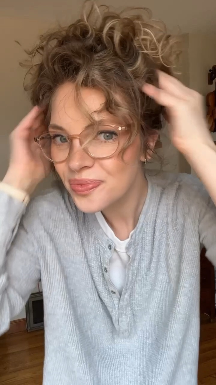 My FAVORITE claw clips that actually hold my hair up ALL DAY LONG 😍