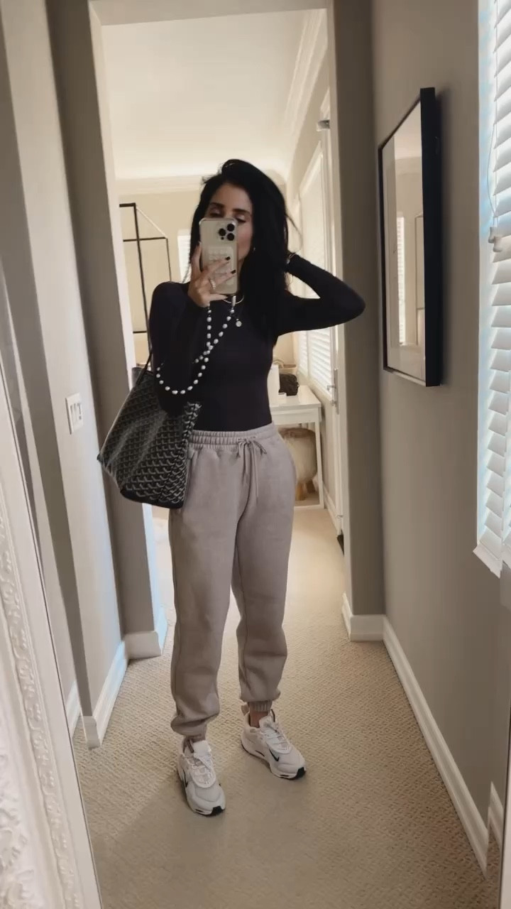 I'm just shy of 5-7" wearing the size 2 top and XS sweatpants
#StylinByAylin #Aylin

#LTKVideo #LTKbeauty #LTKstyletip