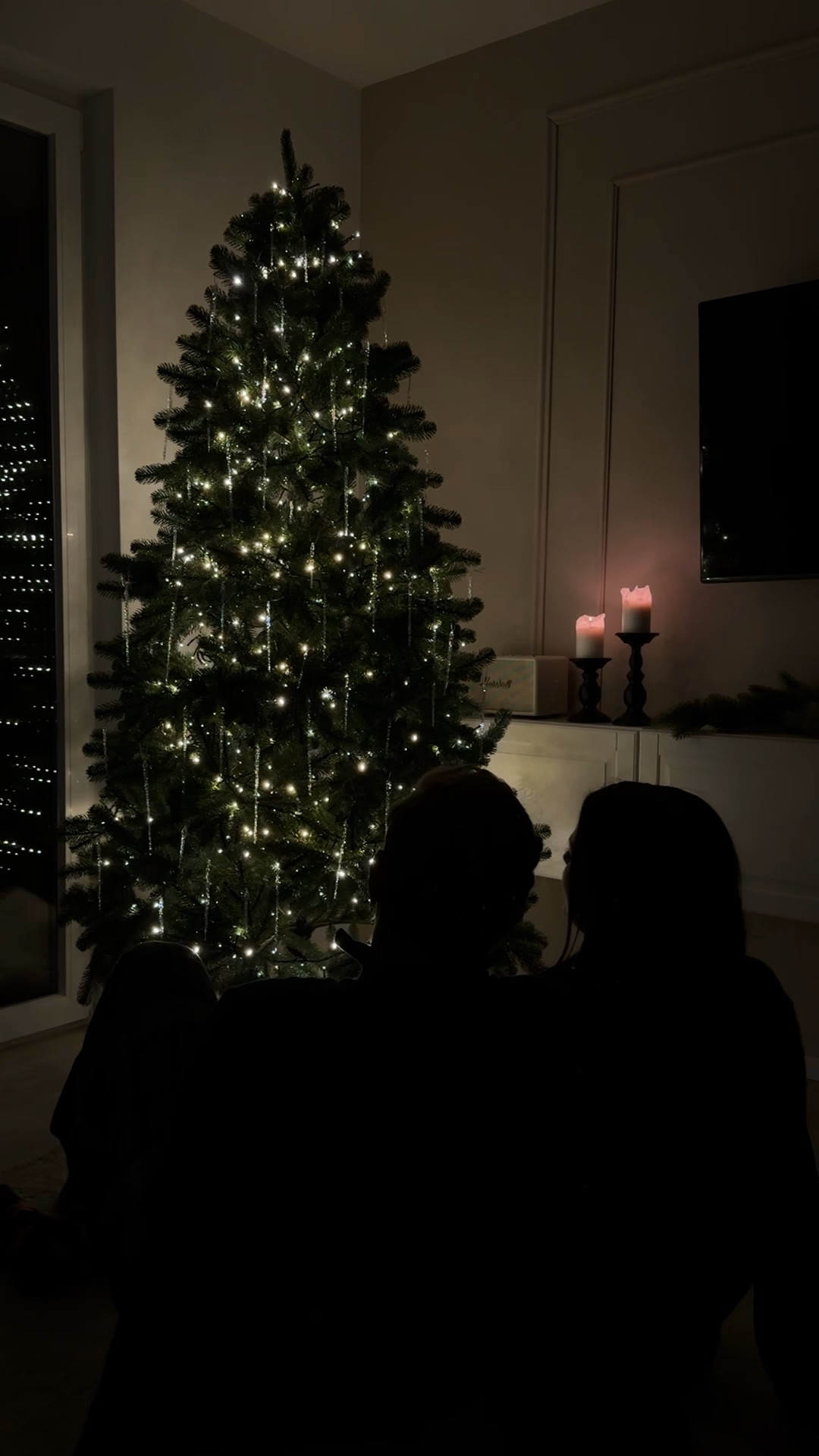 Christmas Tree with icicle ornaments #christmas

#LTKhome #LTKwinter #LTKdeutschland