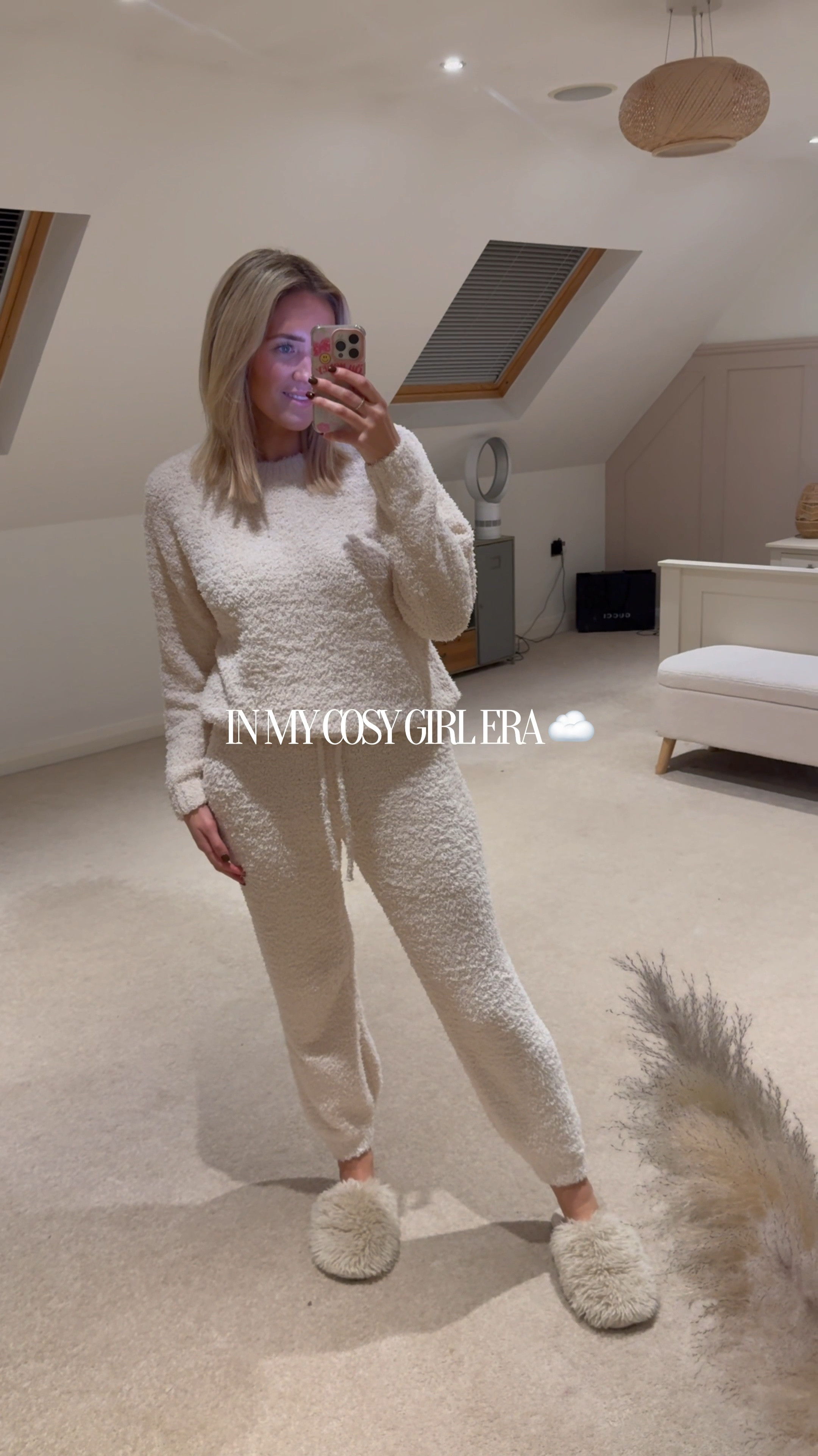 Fluffy Joggers - Cream - Ladies