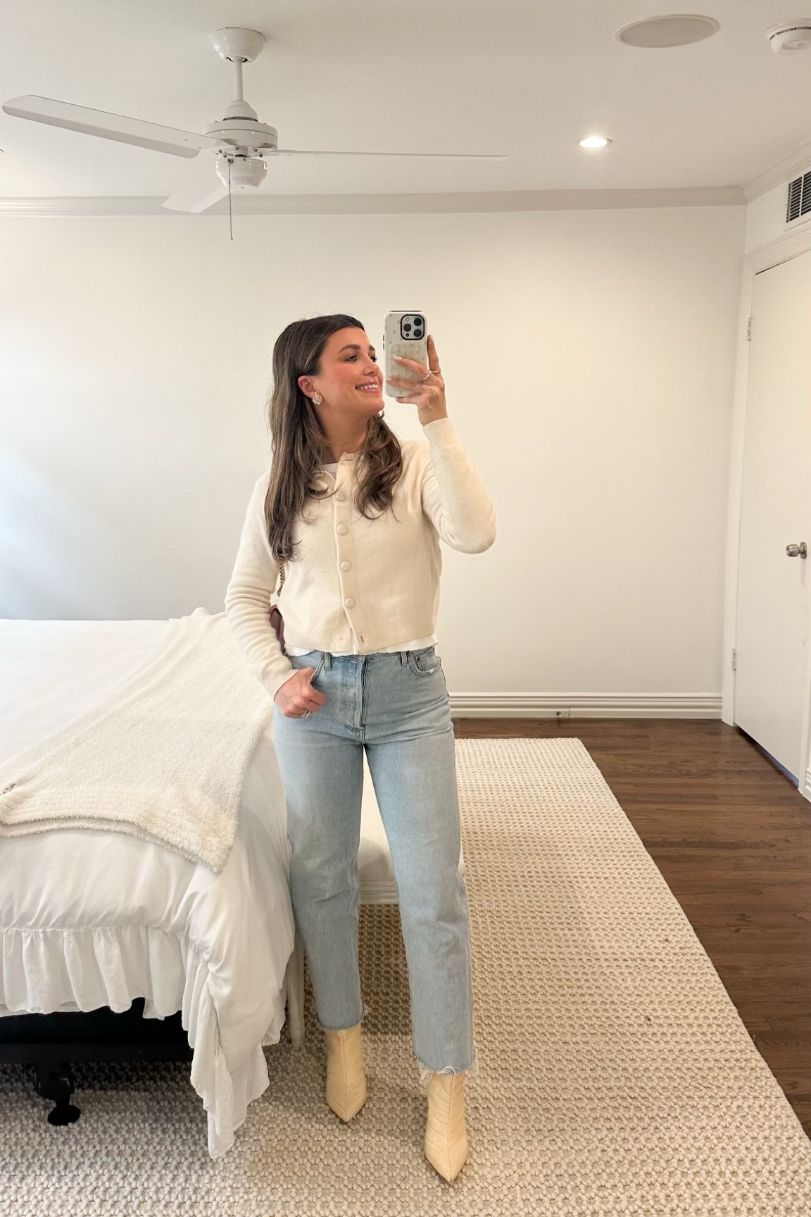 outfit🌸🌷✨🎀

Jeans size 25 (I’m 25/26 and took my smaller size)