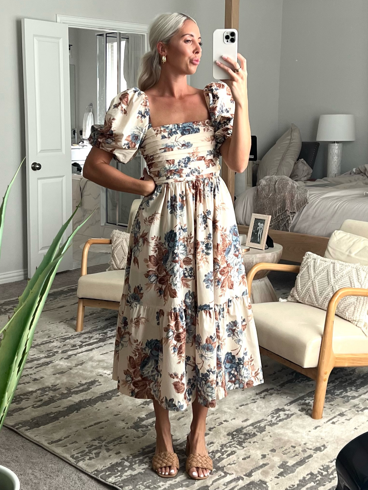 The most perfect comfortable midi dress!! Wearing XS. Can’t find this print in the midi but found in mini